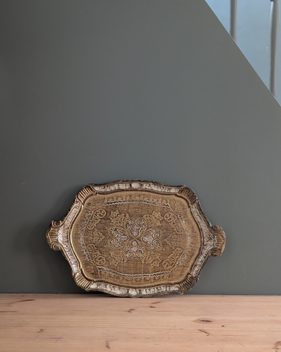 Plateau florentin doré et blanc – 49 x 33 cm