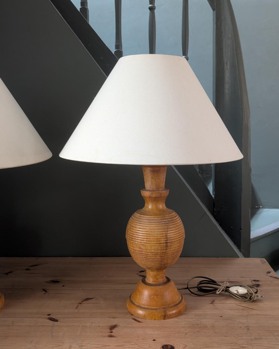 Paire de lampes vintage en bois tourné