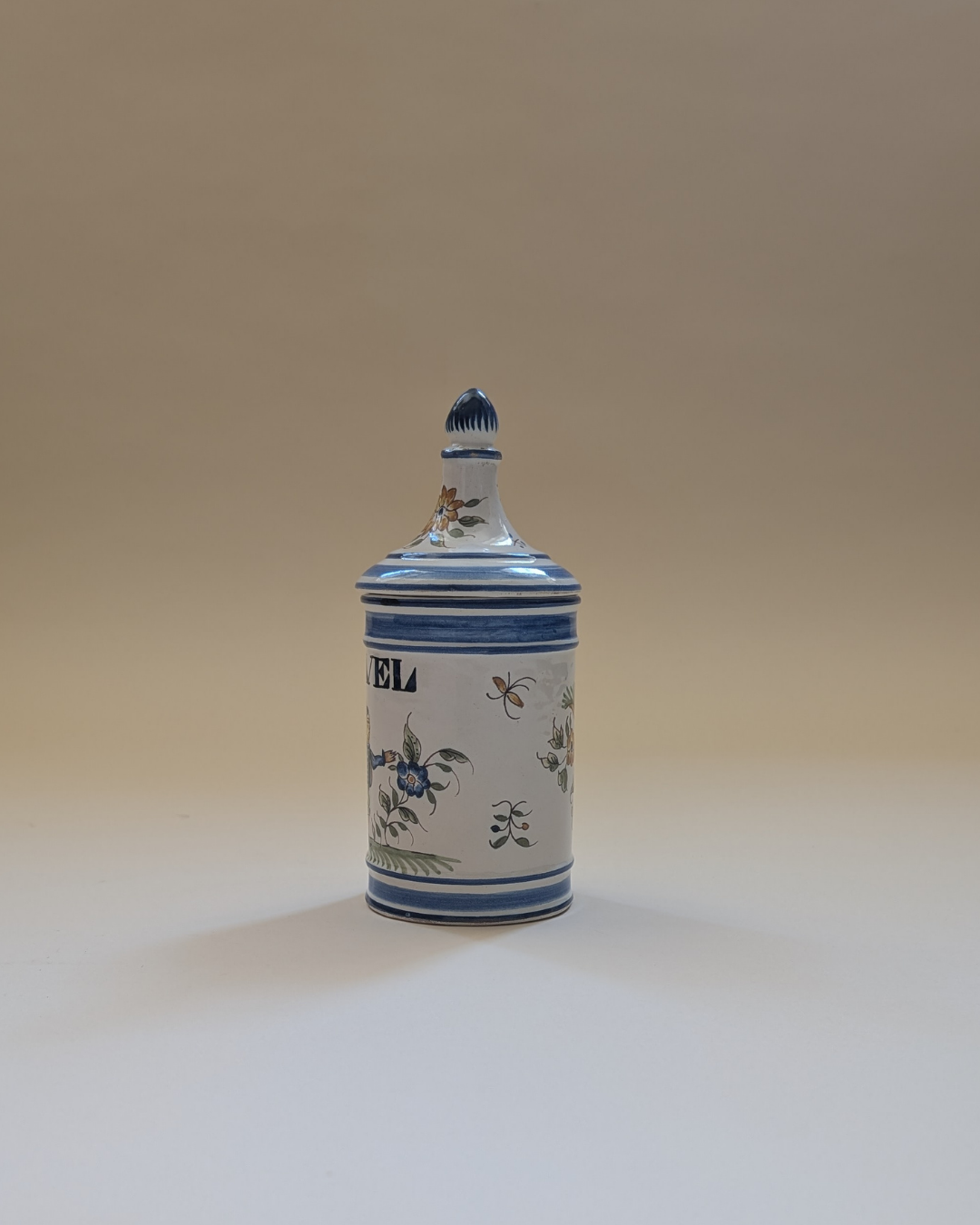 Pot à Pharmacie, C : Avel
