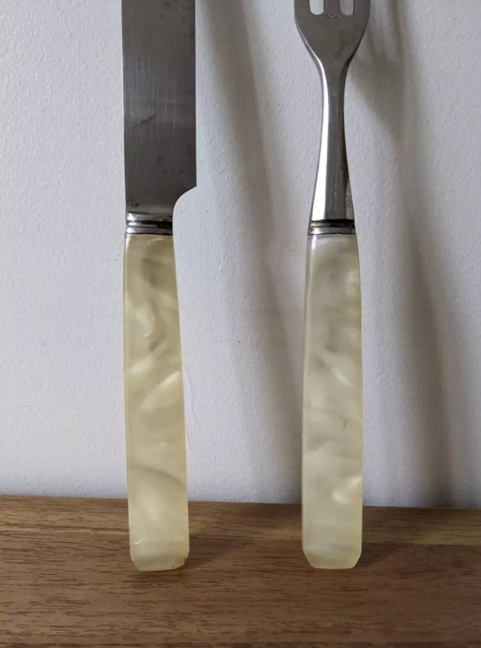 Couverts de service en inox et nacre