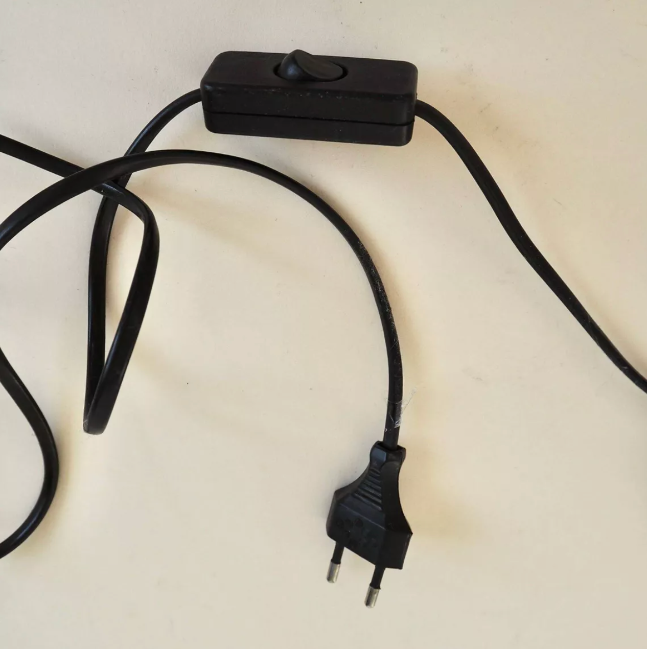 LAMPE EN BOIS TOURNÉ