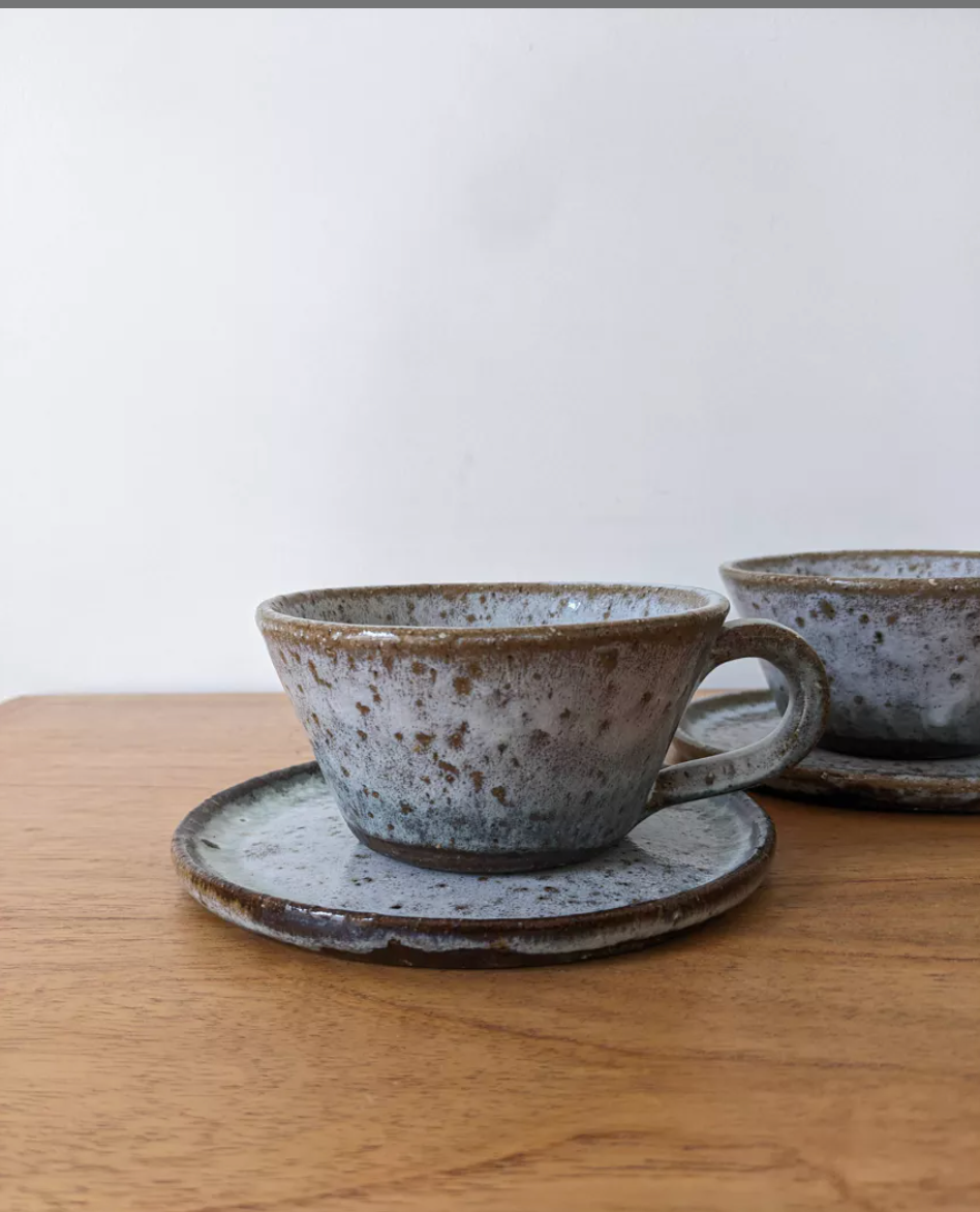 Paire de tasses en céramique