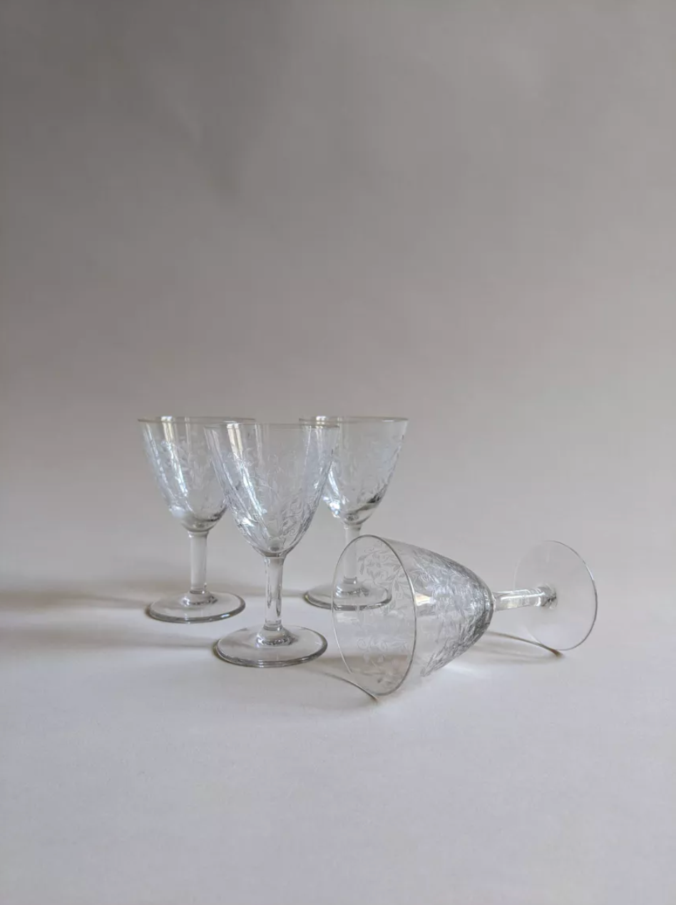 Lot de 4 verres en verre ciselé