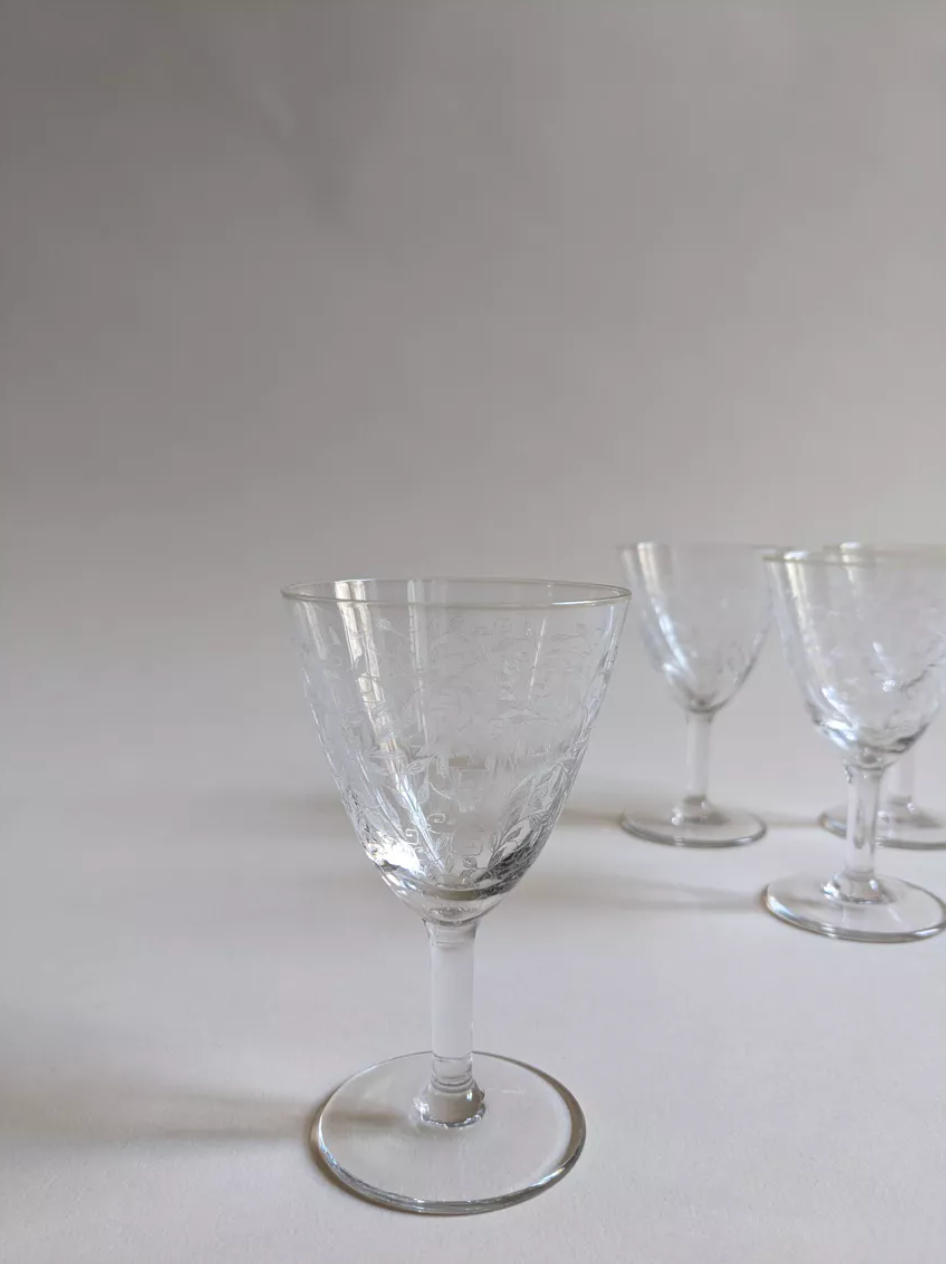 Lot de 4 verres en verre ciselé