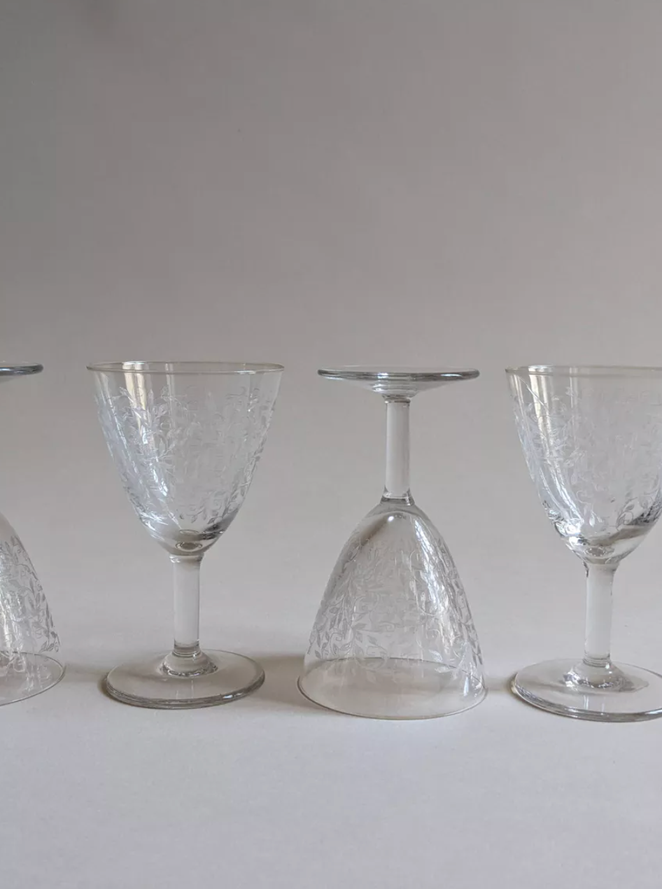 Lot de 4 verres en verre ciselé