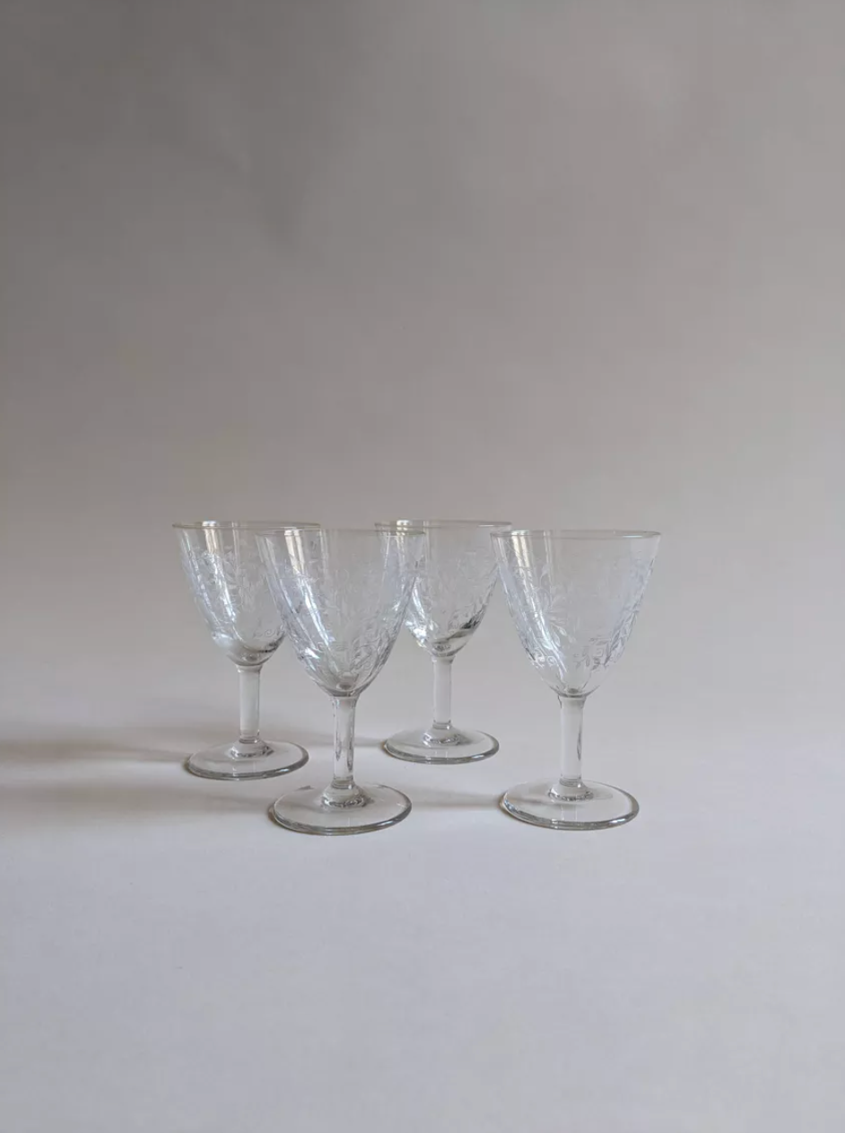 Lot de 4 verres en verre ciselé