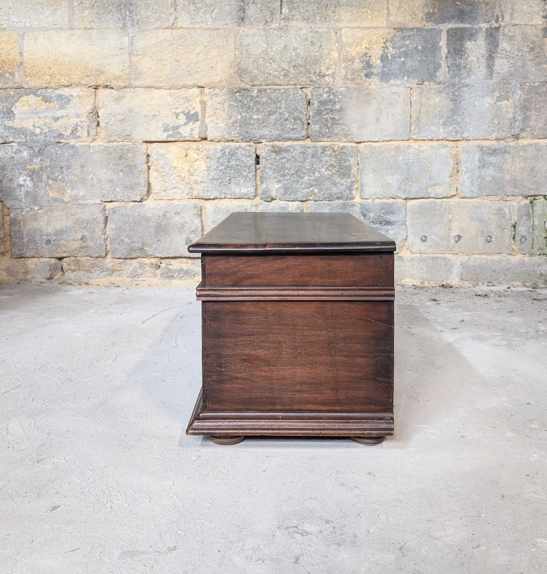Coffre en bois