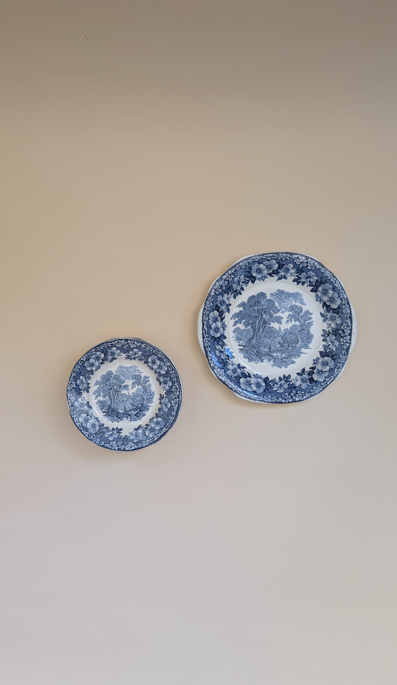 Assiettes à dessert et plat