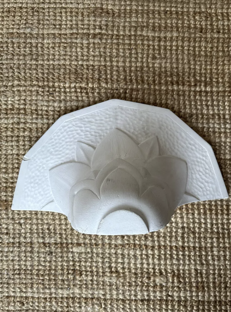 Paire d'appliques en plâtre, décor palmettes, XXe