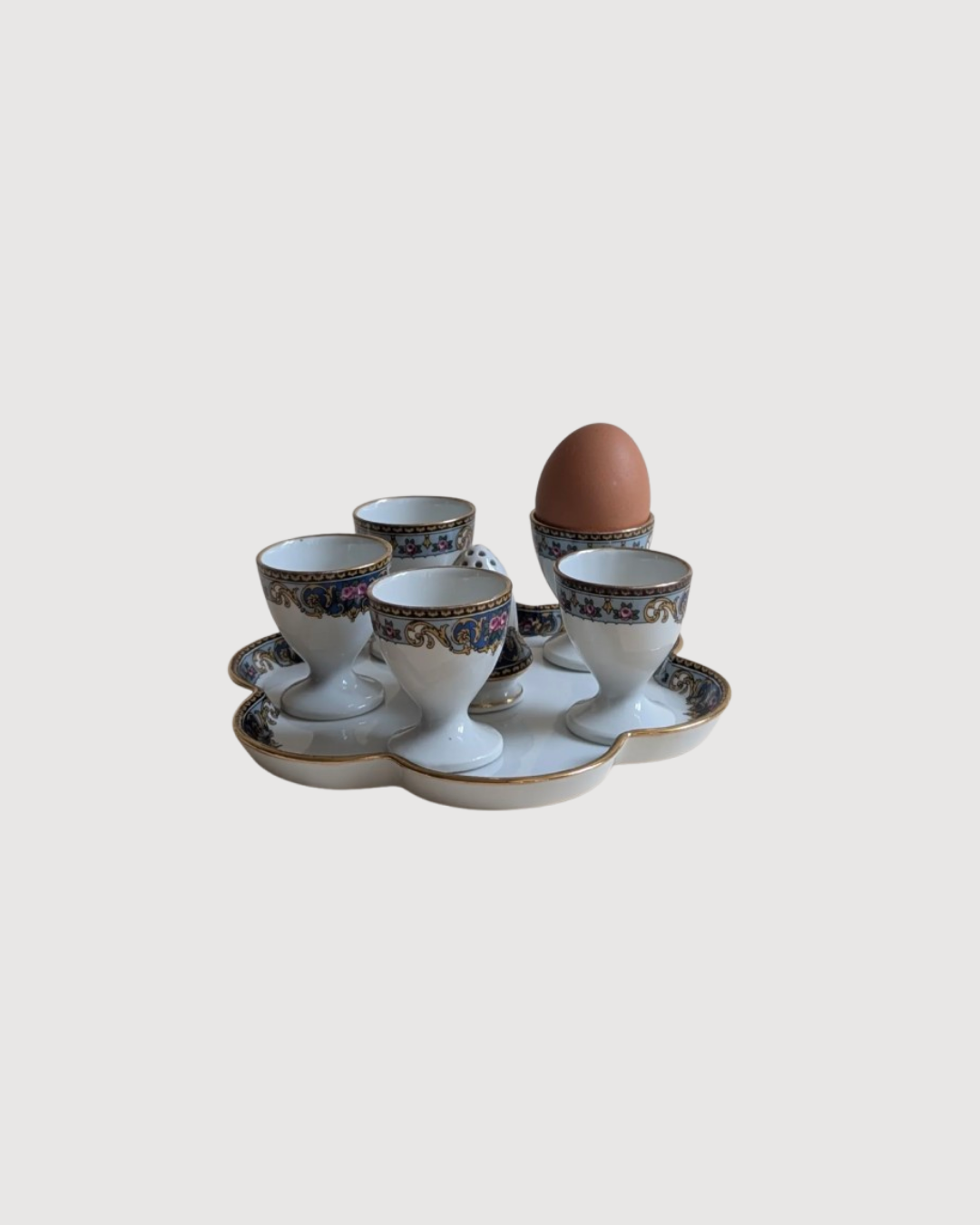 Ensemble petit-déjeuner composé de 5 coquetiers
