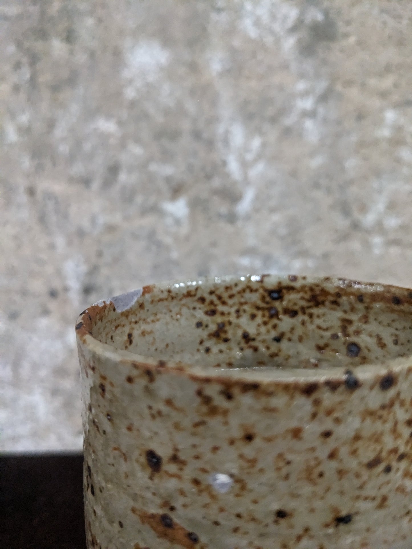 Lot de 6 tasses et un pichet en grès