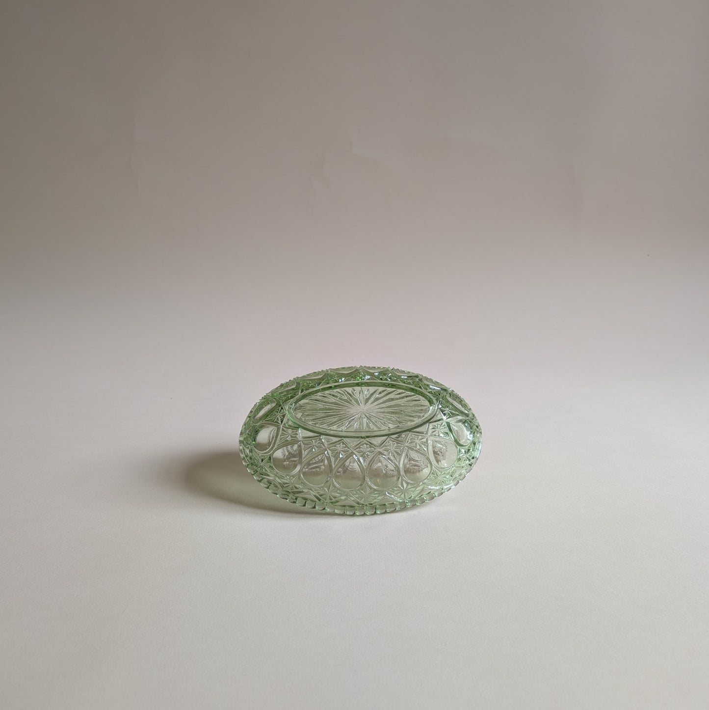 Vide-poche en verre vert