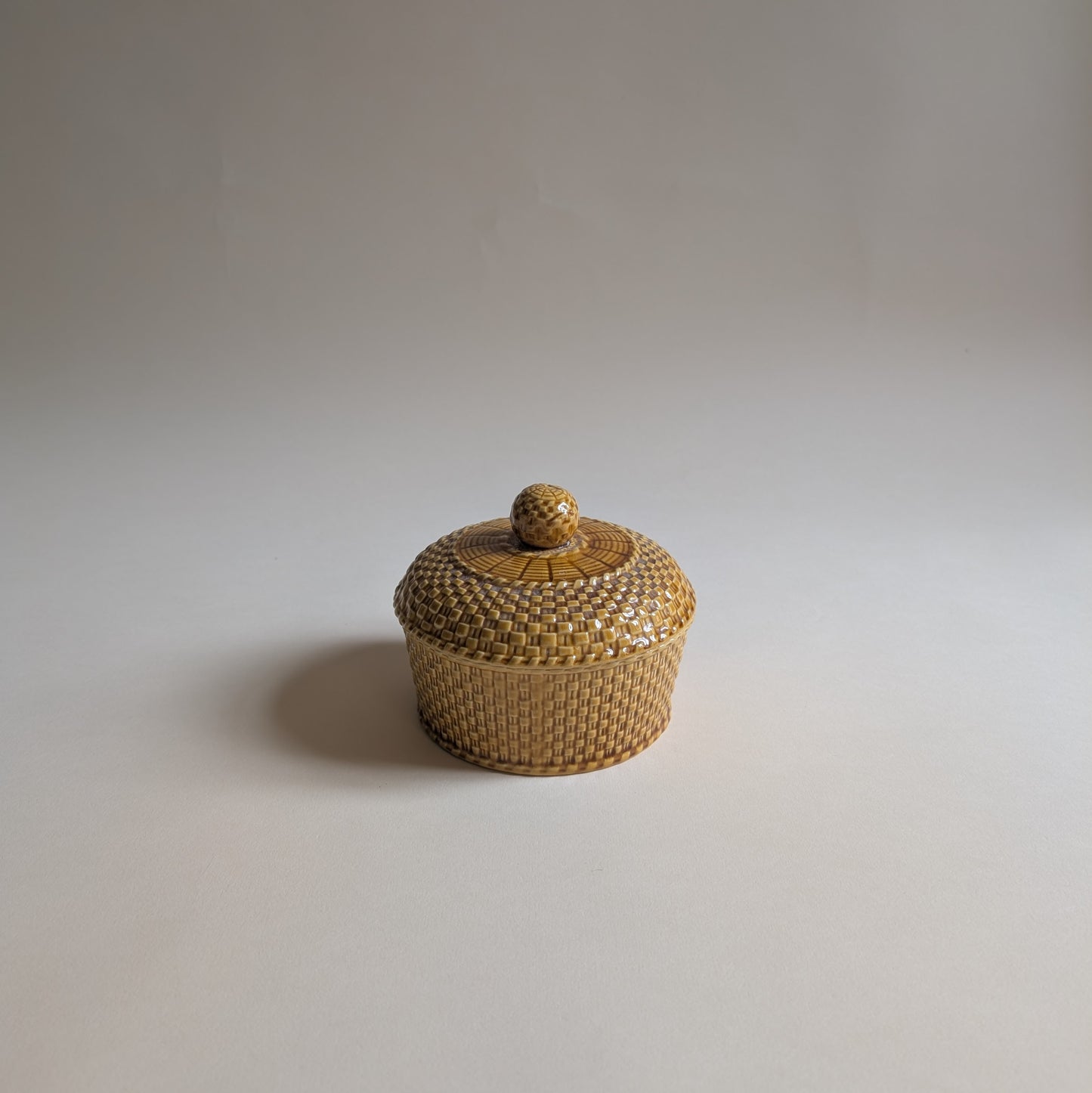 Boîte en céramique moutarde