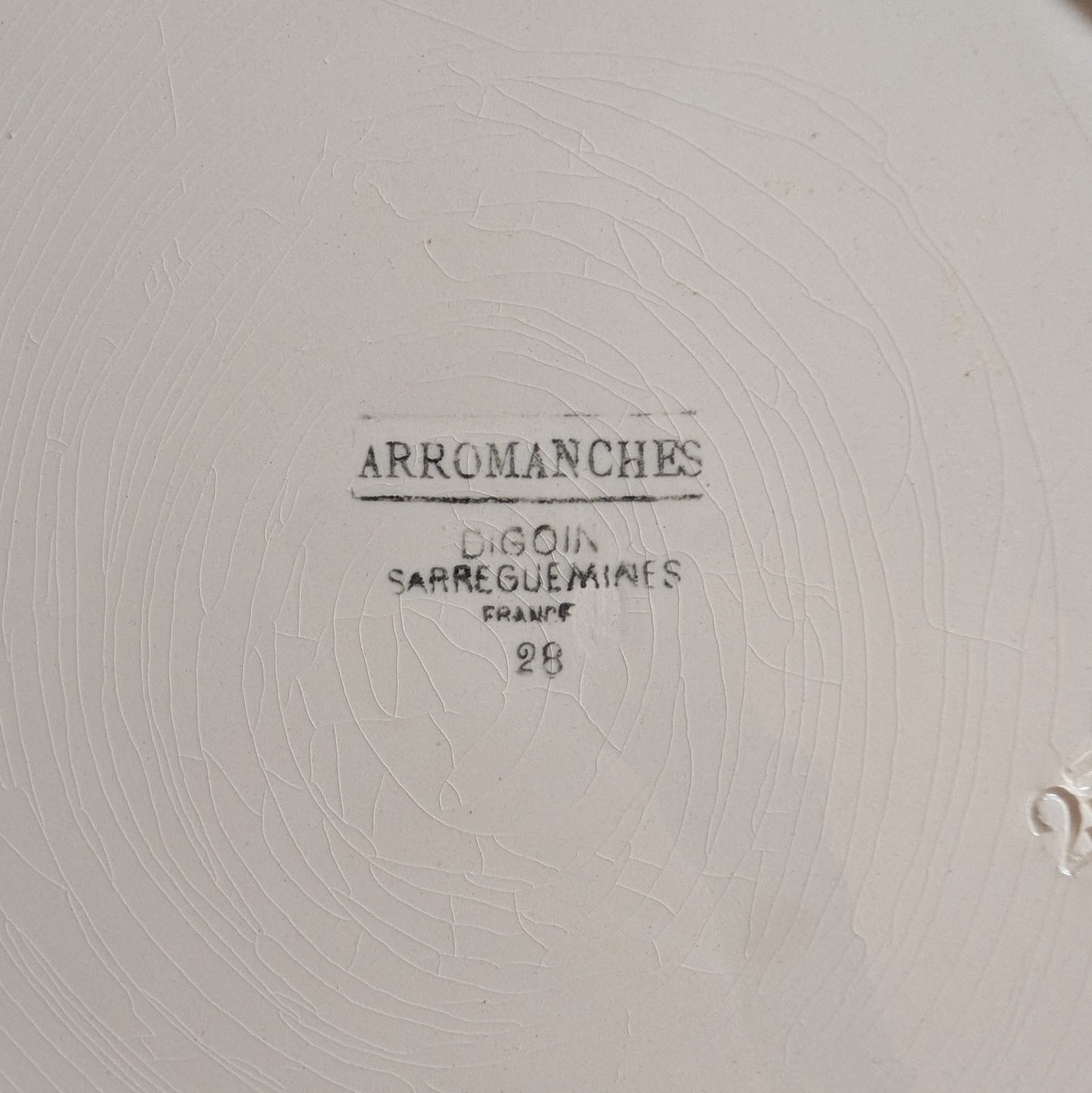 Plat beige petites fleurs