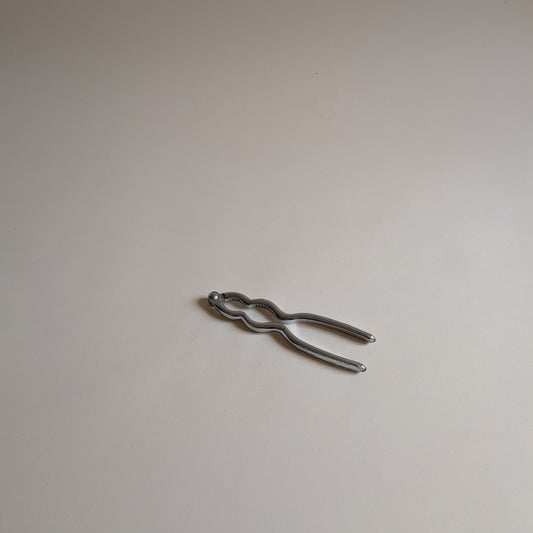 CASSE-NOIX EN MÉTAL