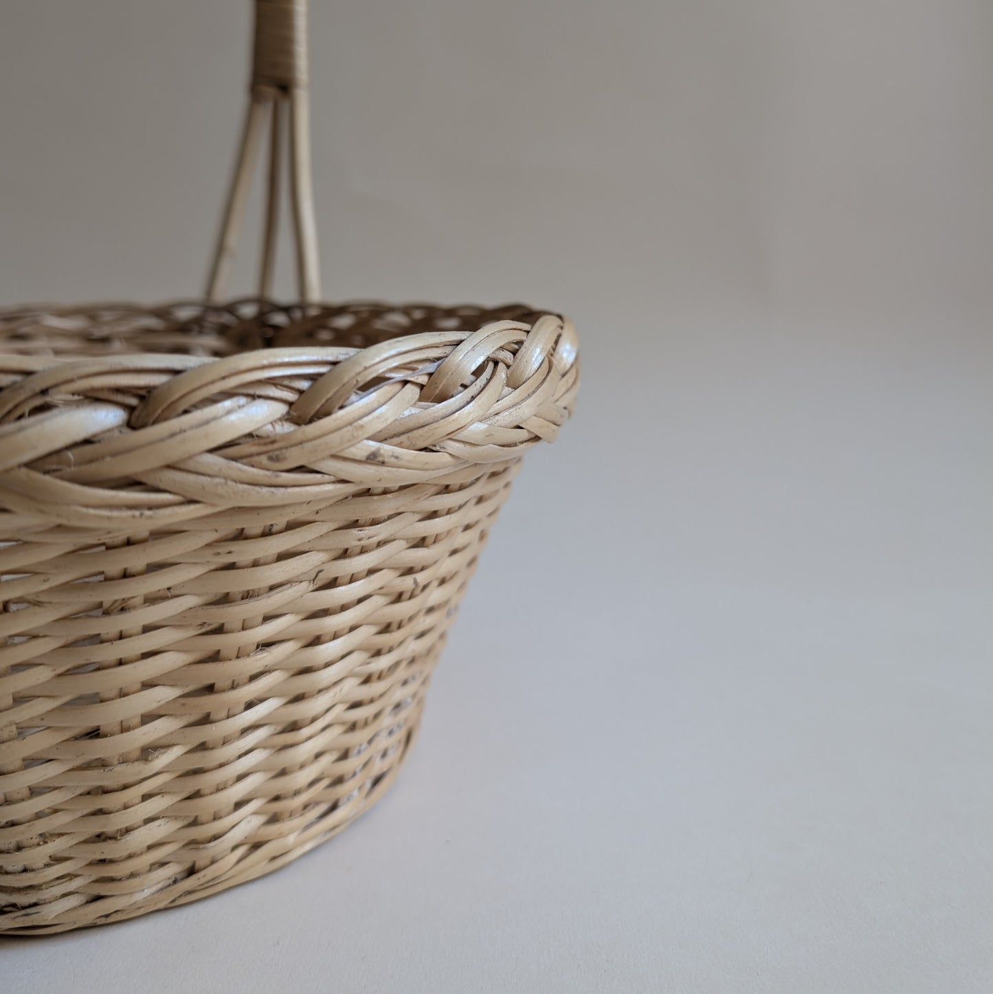 Panier rond en osier bois clair