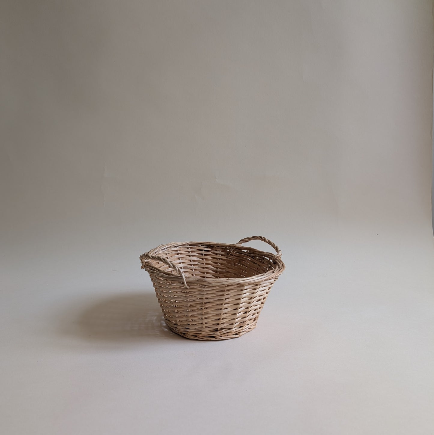 Panier rond en osier bois clair
