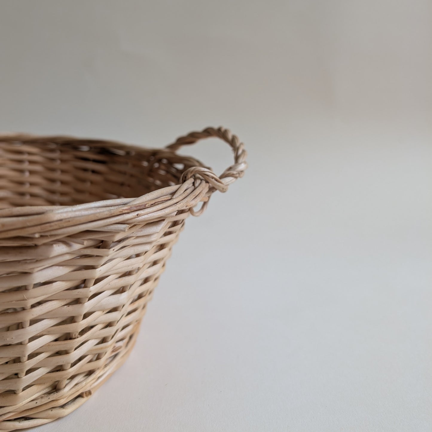 Panier rond en osier bois clair