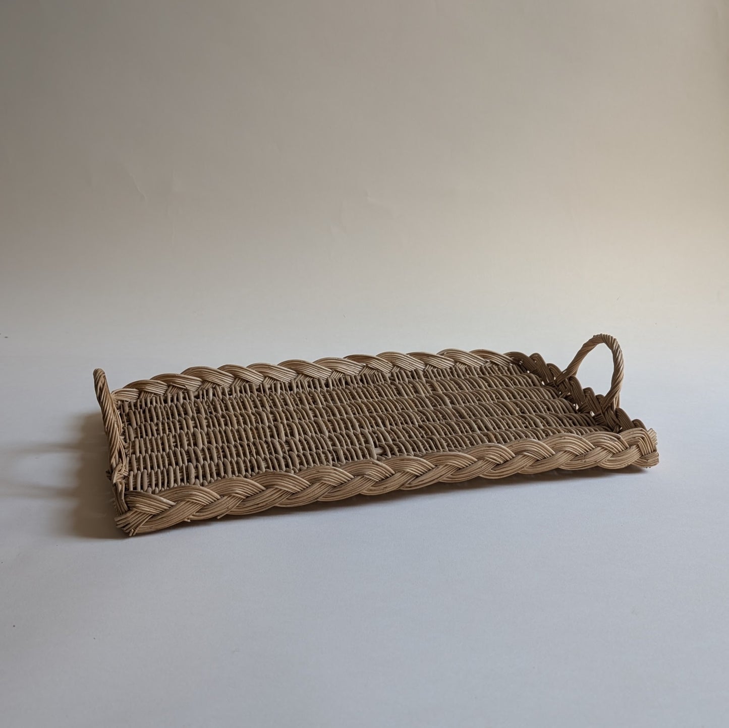 Plateau en osier rectangulaire