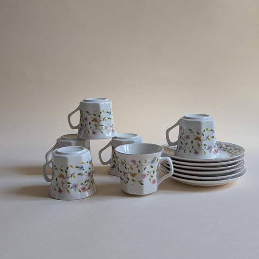 6 TASSES ET SOUCOUPES