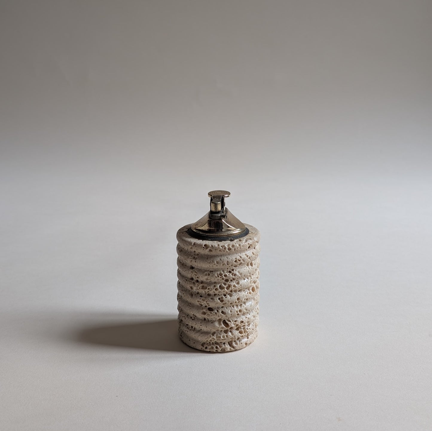 Briquet en travertin