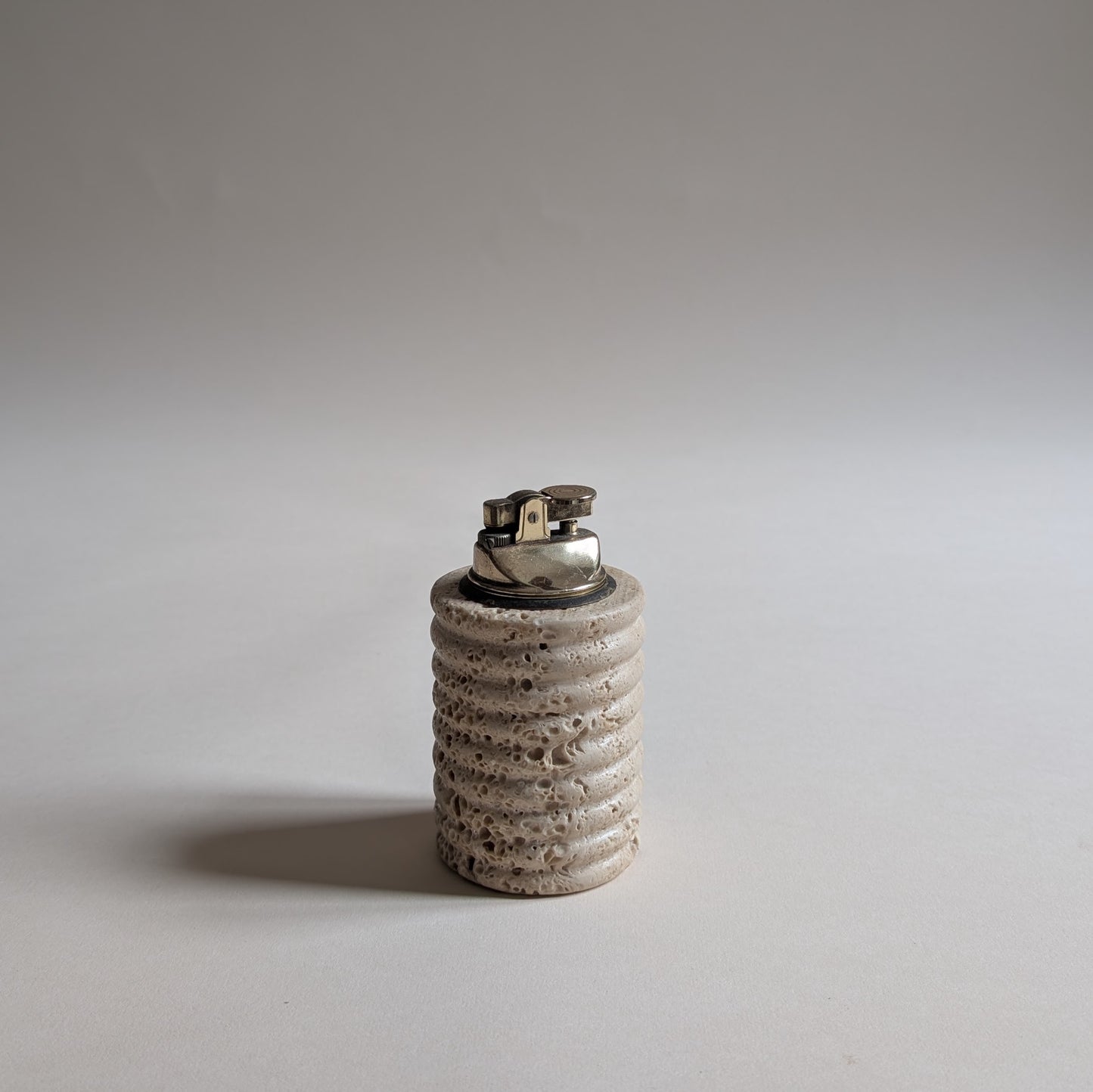 Briquet en travertin