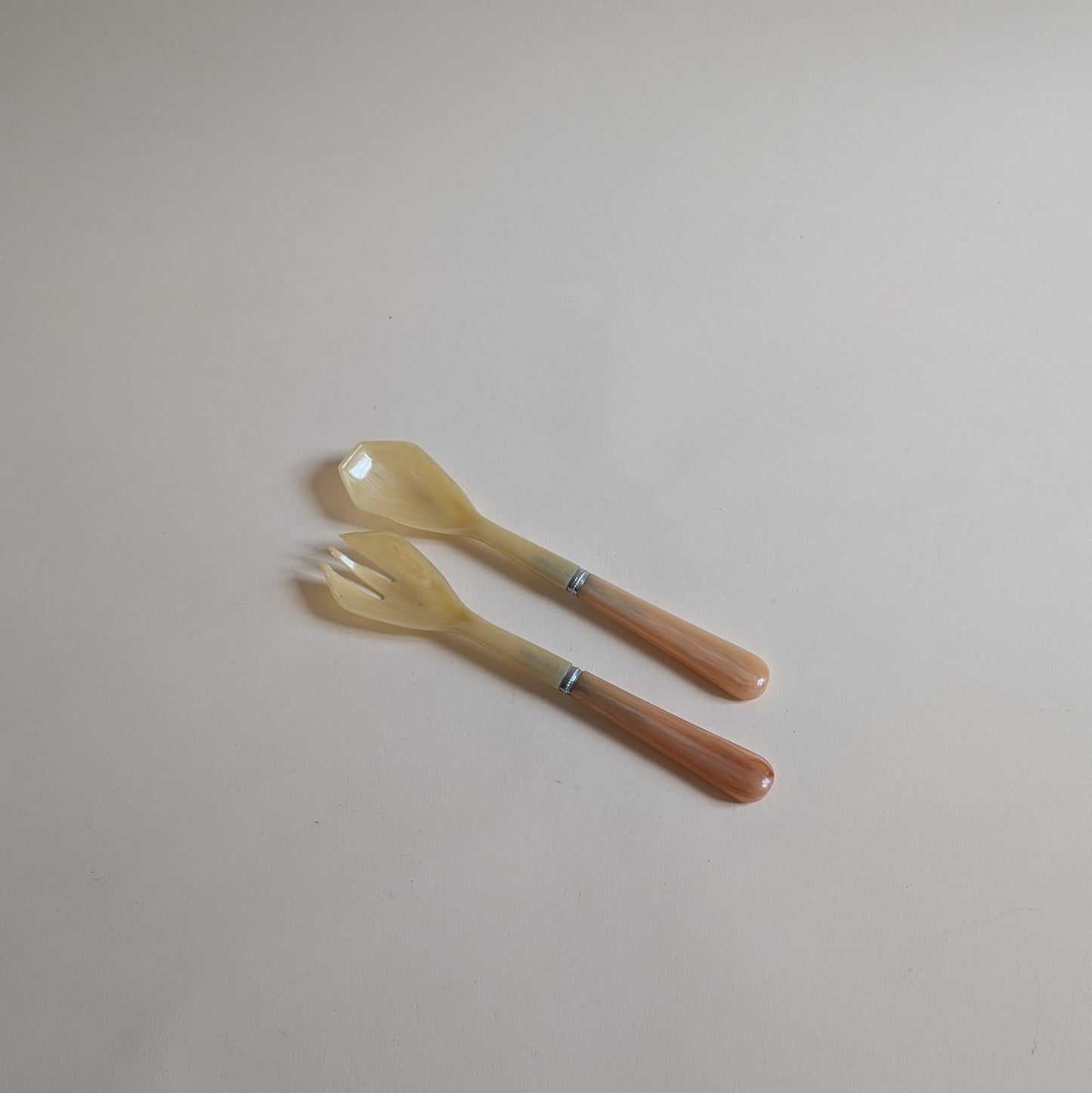 Couverts de service en plastique