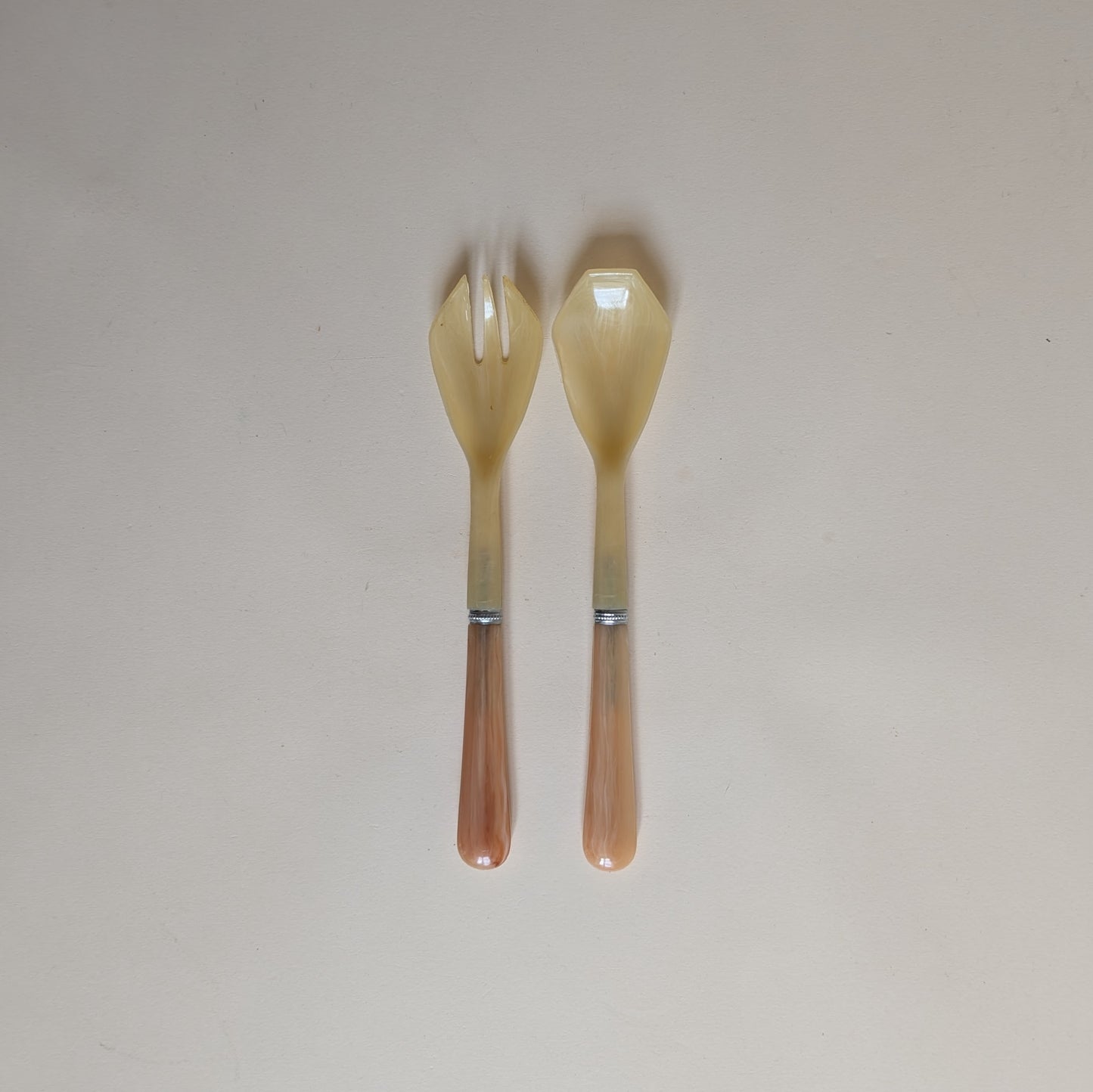 Couverts de service en plastique