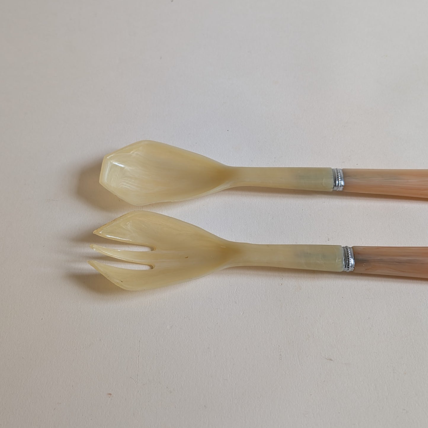 Couverts de service en plastique
