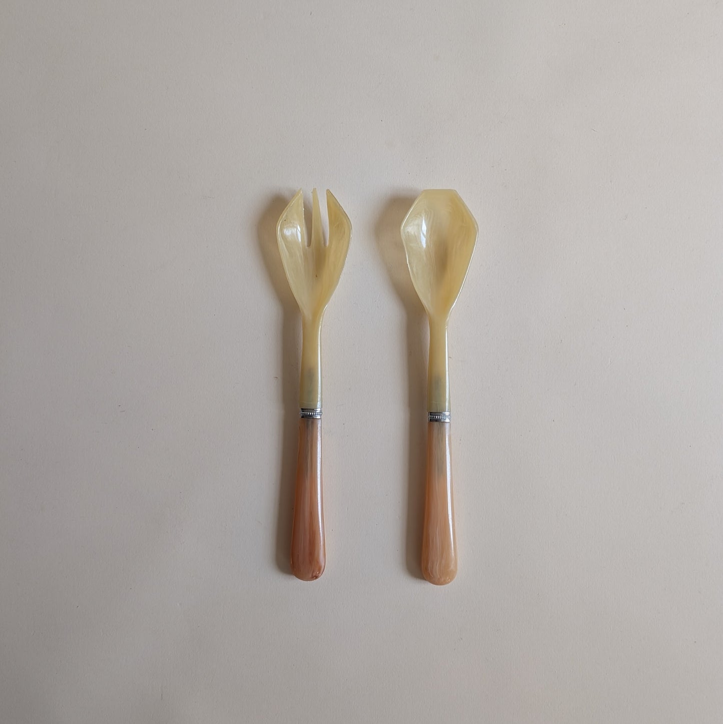 Couverts de service en plastique