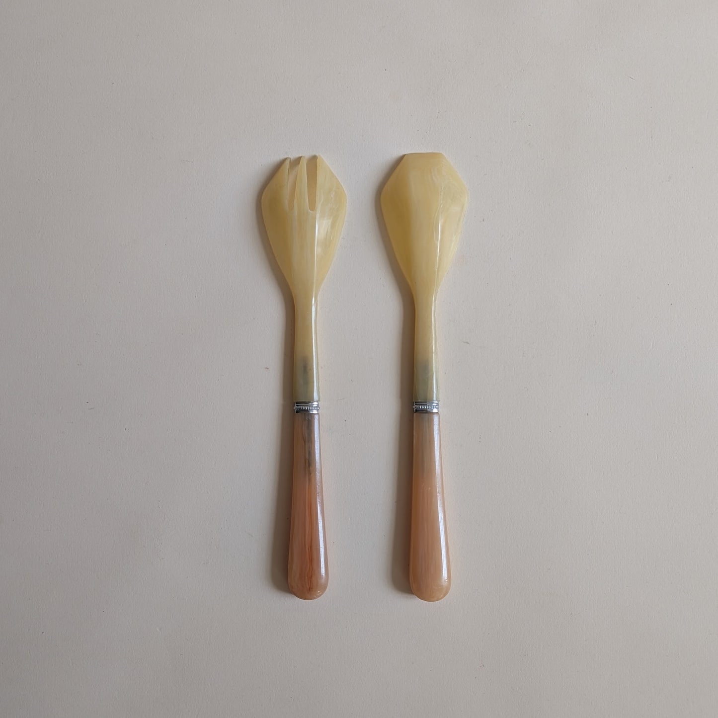 Couverts de service en plastique