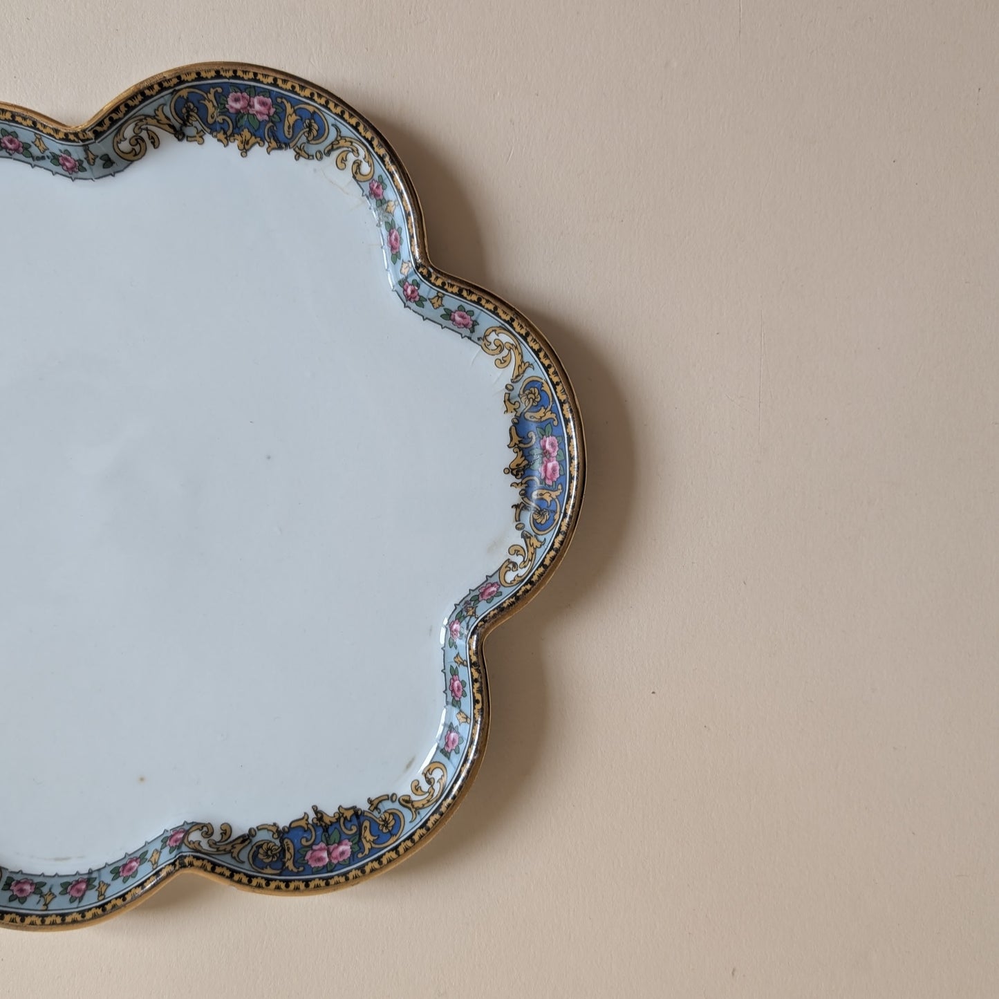 Ensemble petit-déjeuner composé de 5 coquetiers