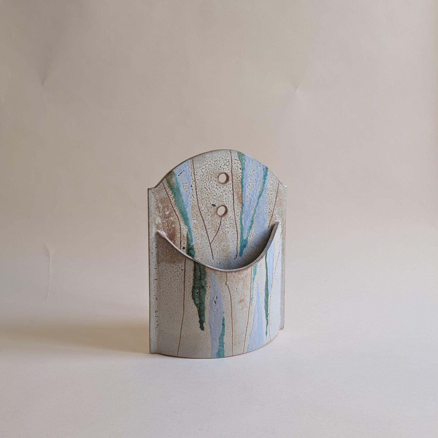 Vide-poche ou vase mural en céramique