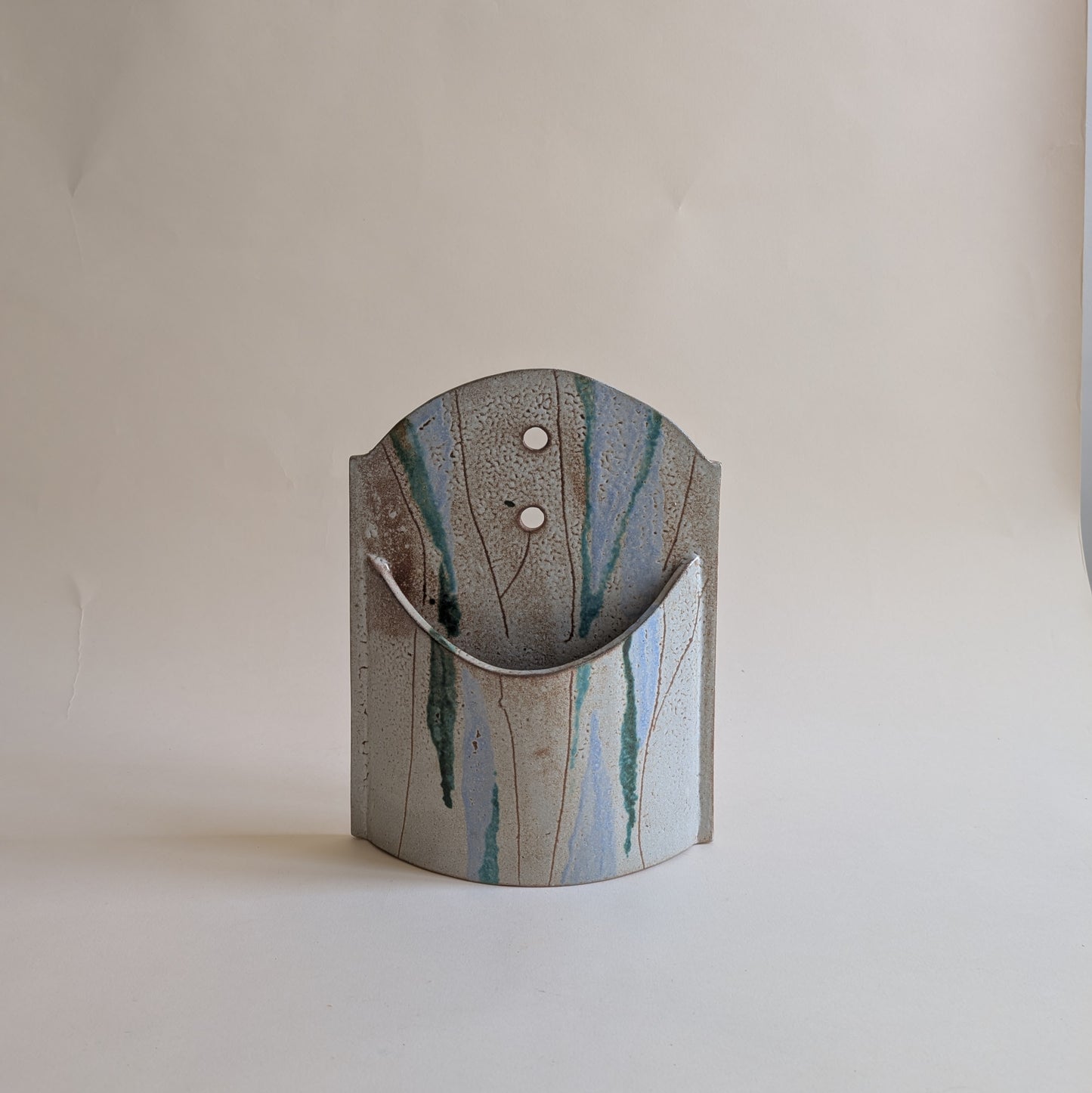 Vide-poche ou vase mural en céramique
