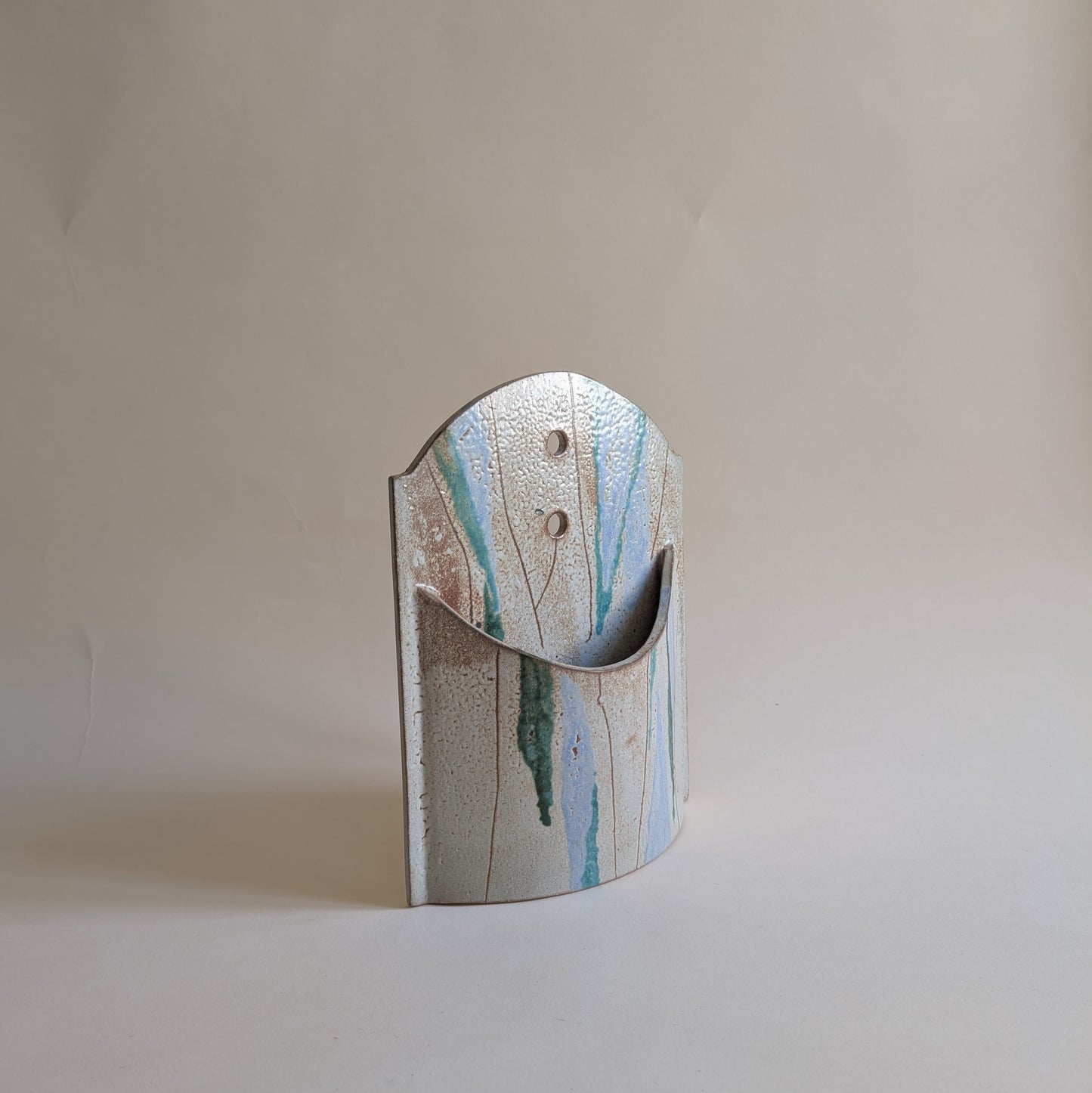 Vide-poche ou vase mural en céramique