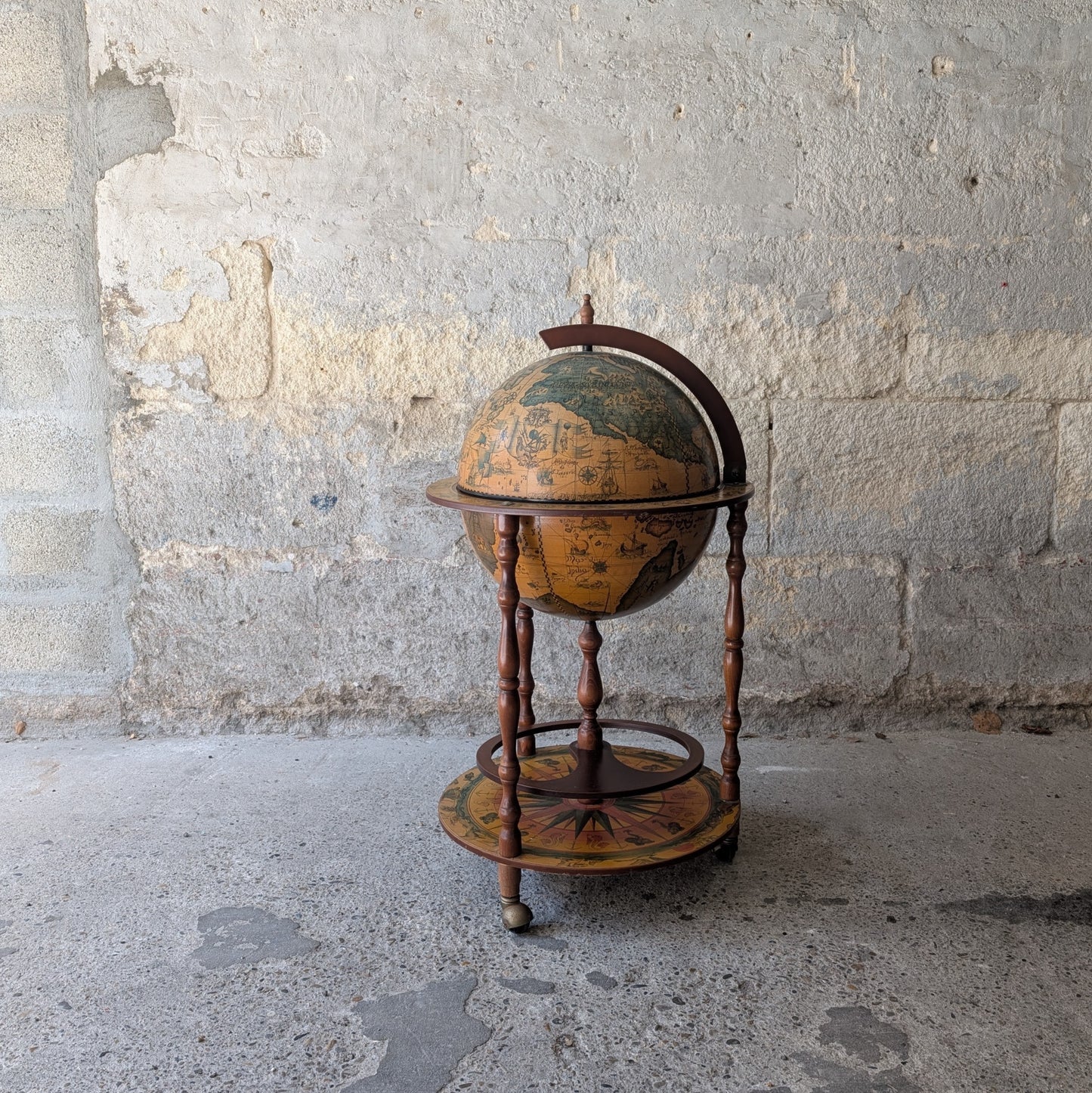 Bar mappemonde