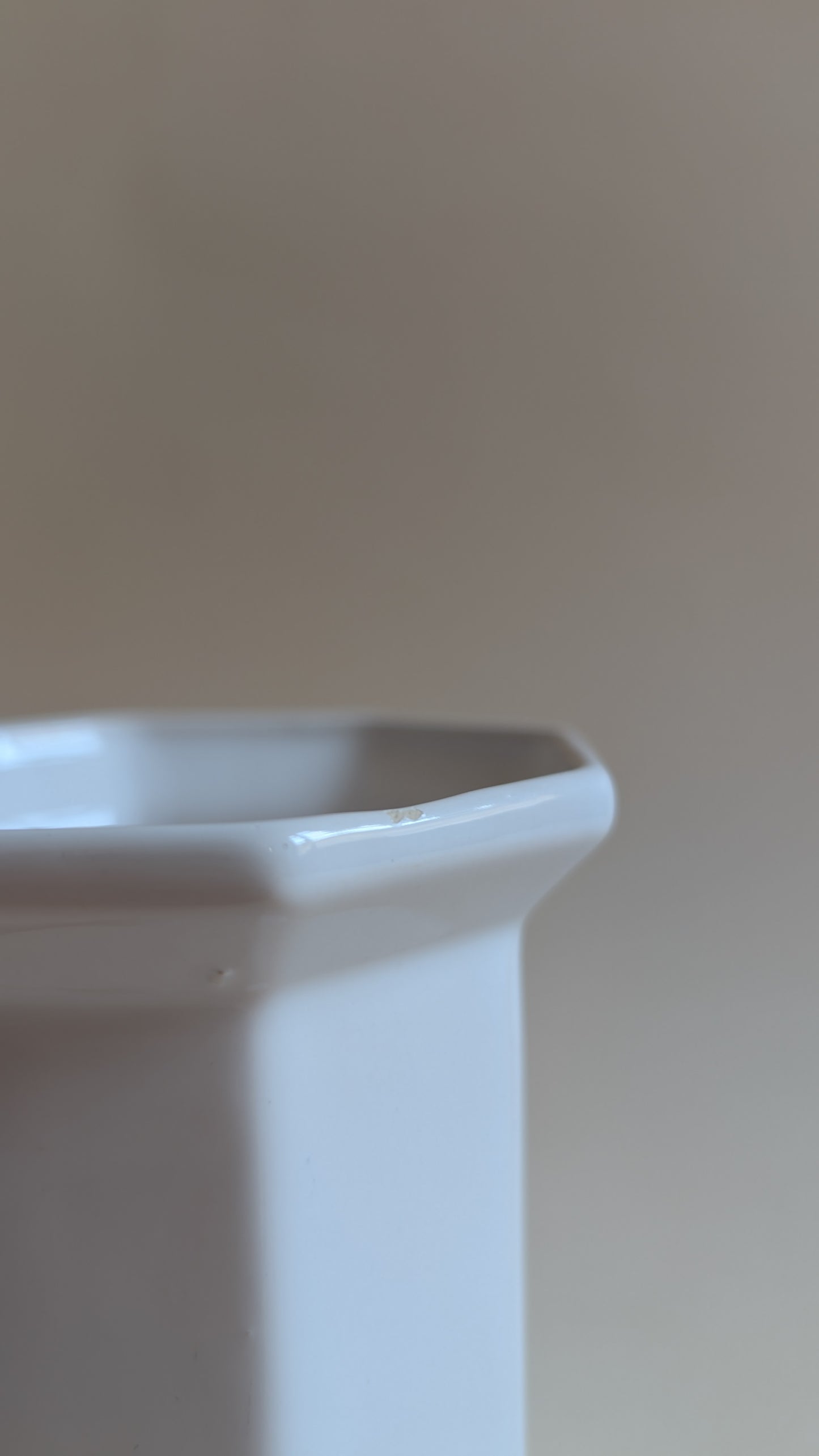 Pot en céramique blanc