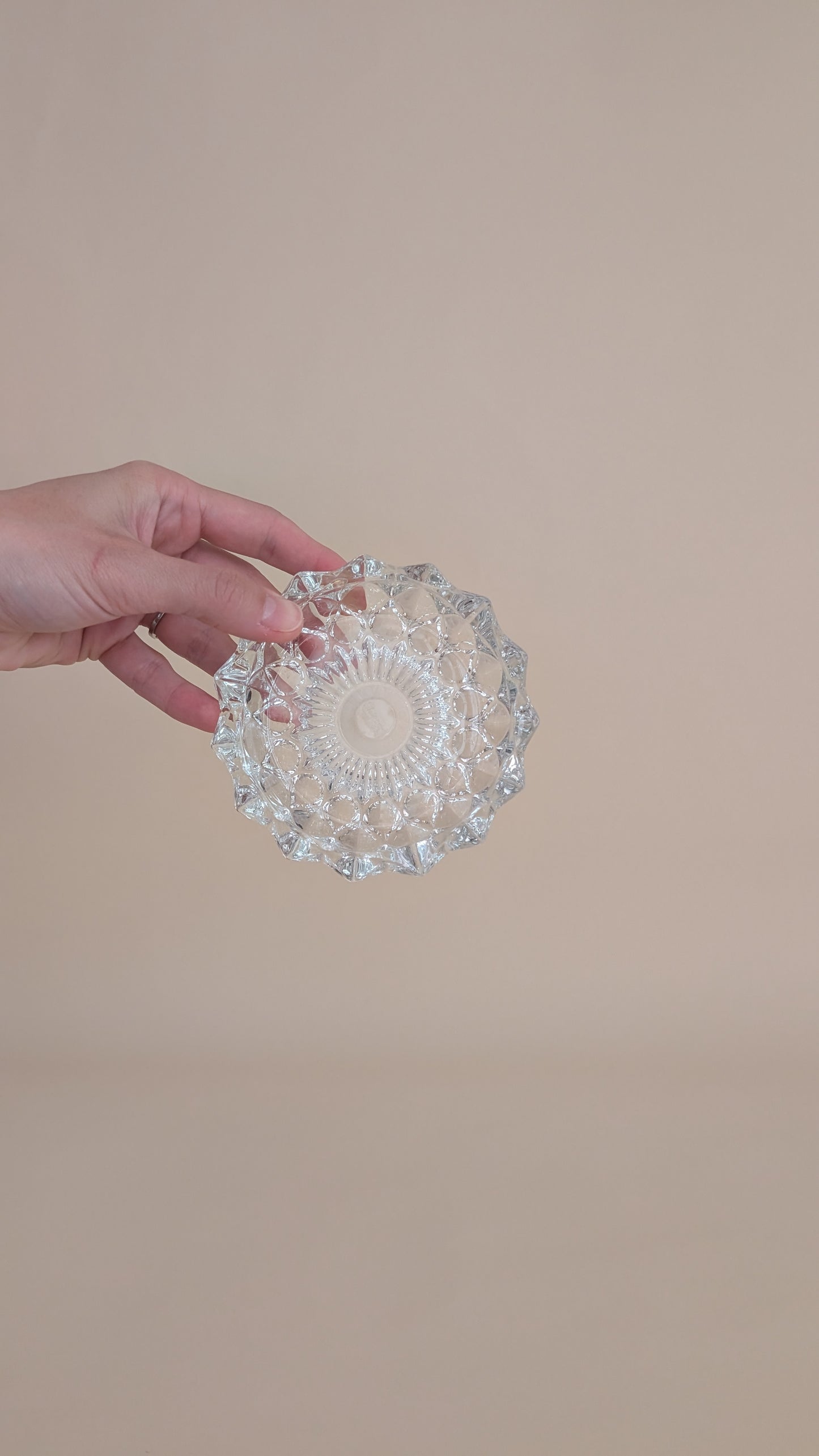 Cendrier rond en verre ciselé