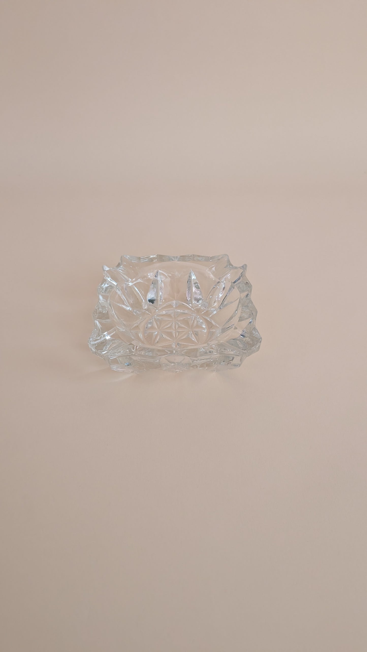 Cendrier carré en verre ciselé