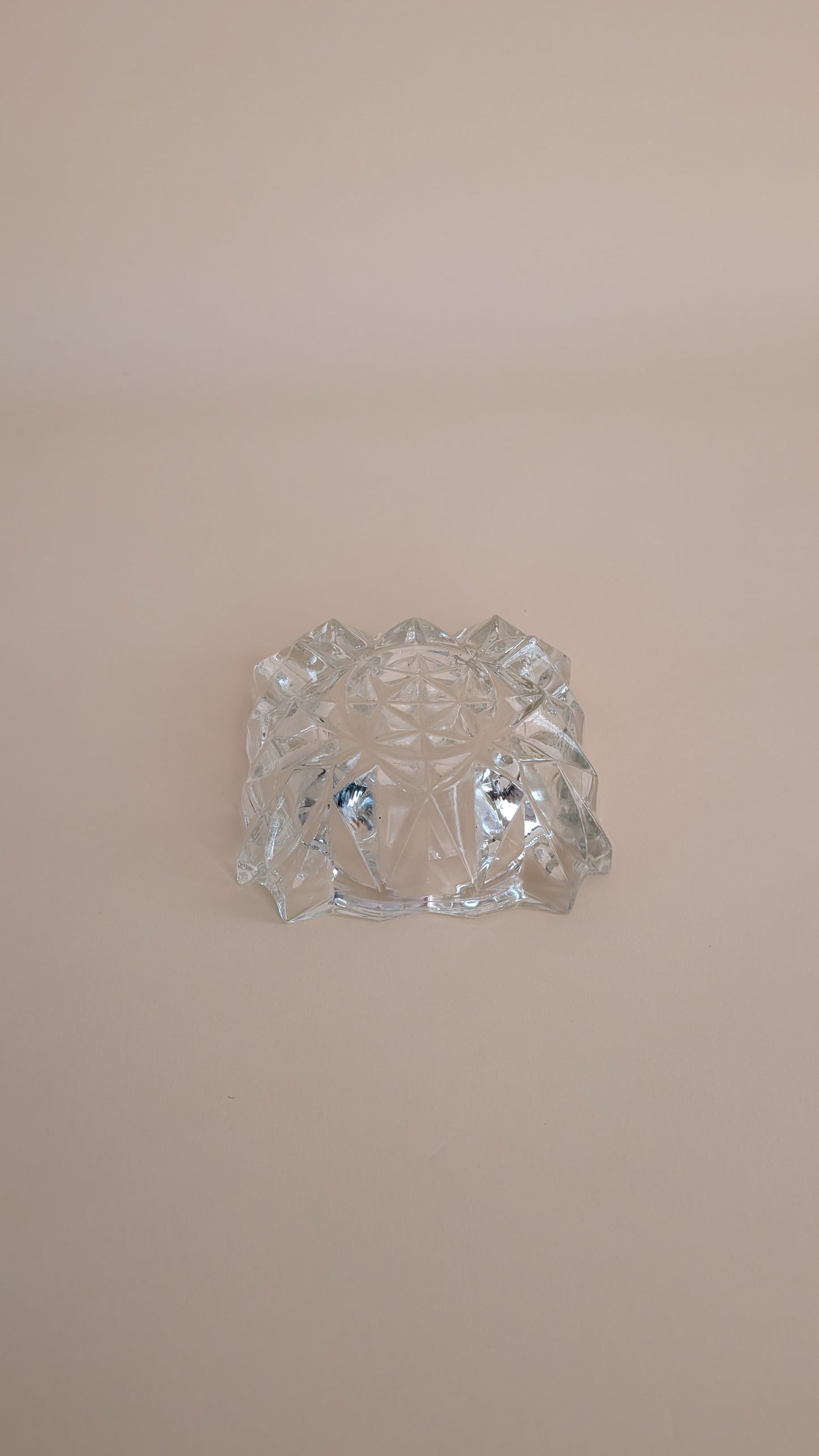 Cendrier carré en verre ciselé