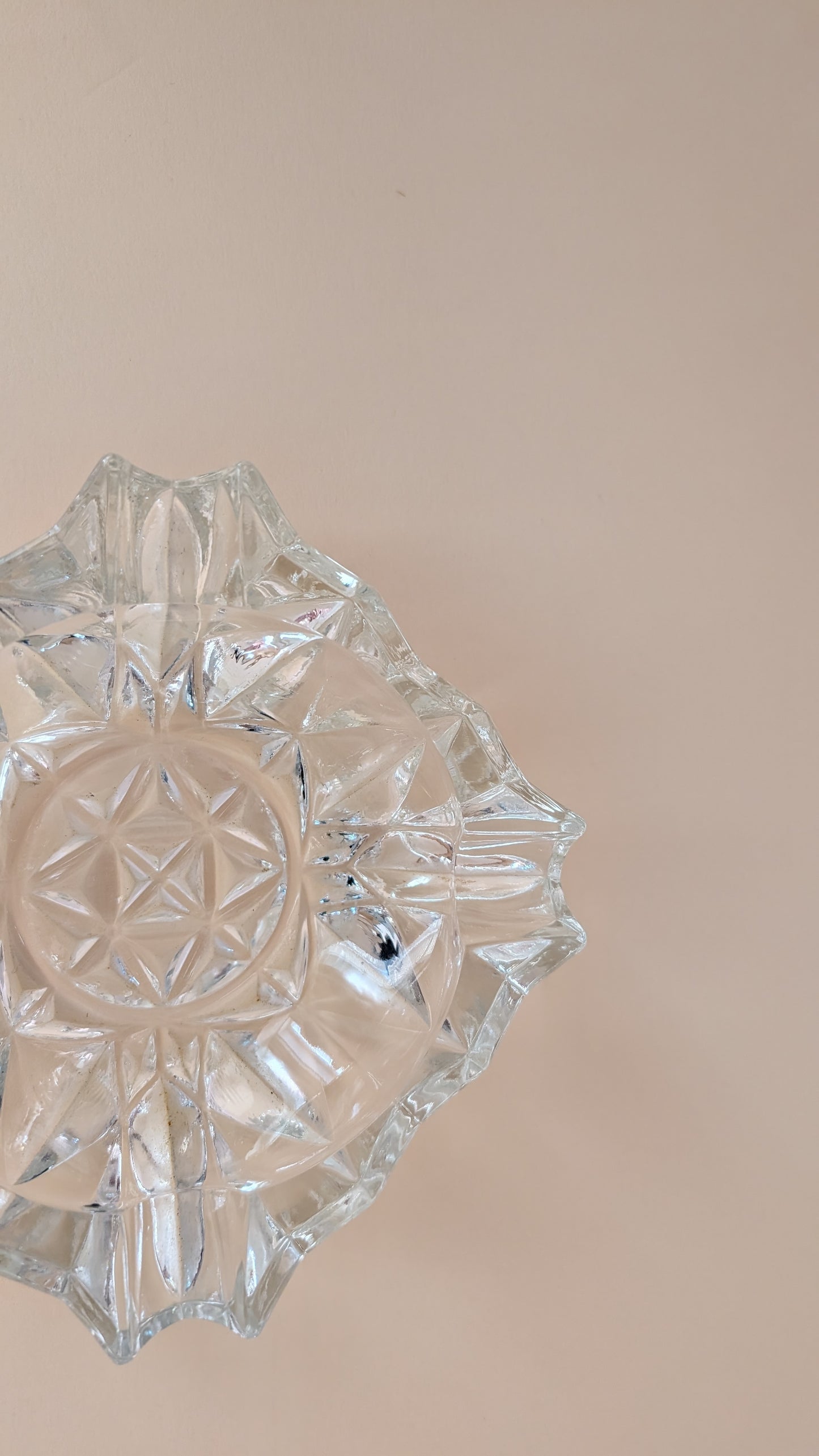Cendrier carré en verre ciselé