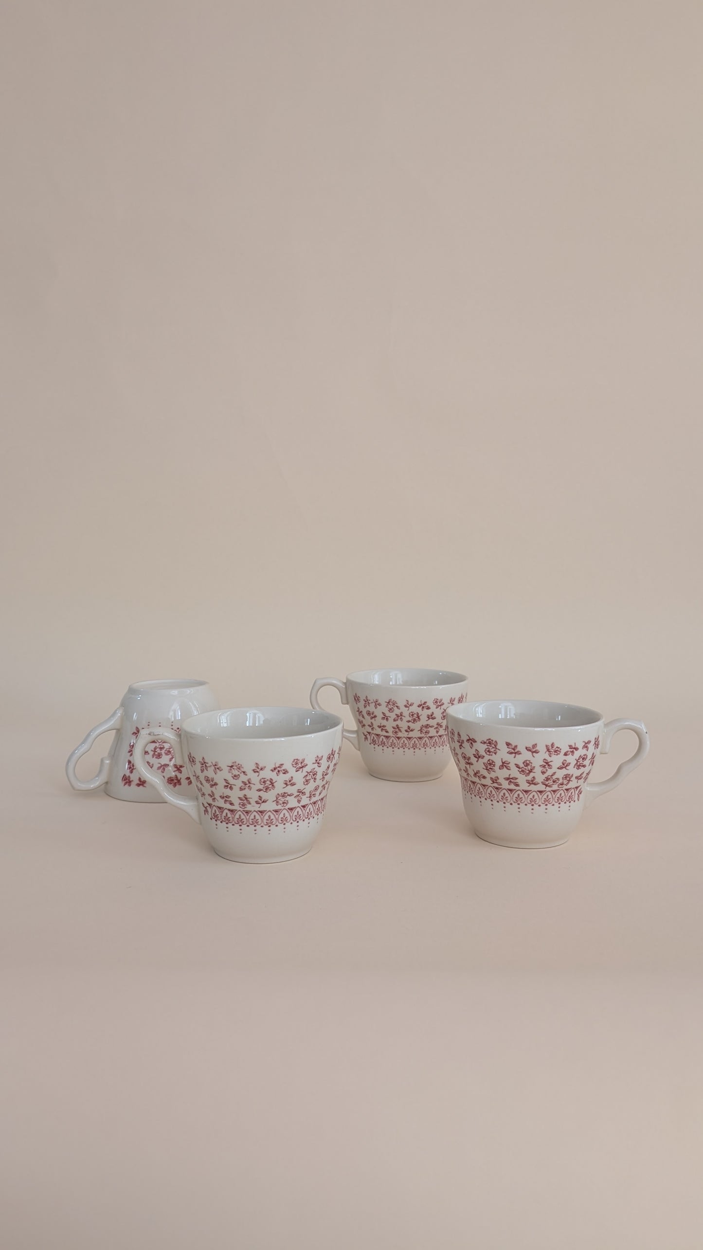 Ensemble de 4 tasses en céramique rouge