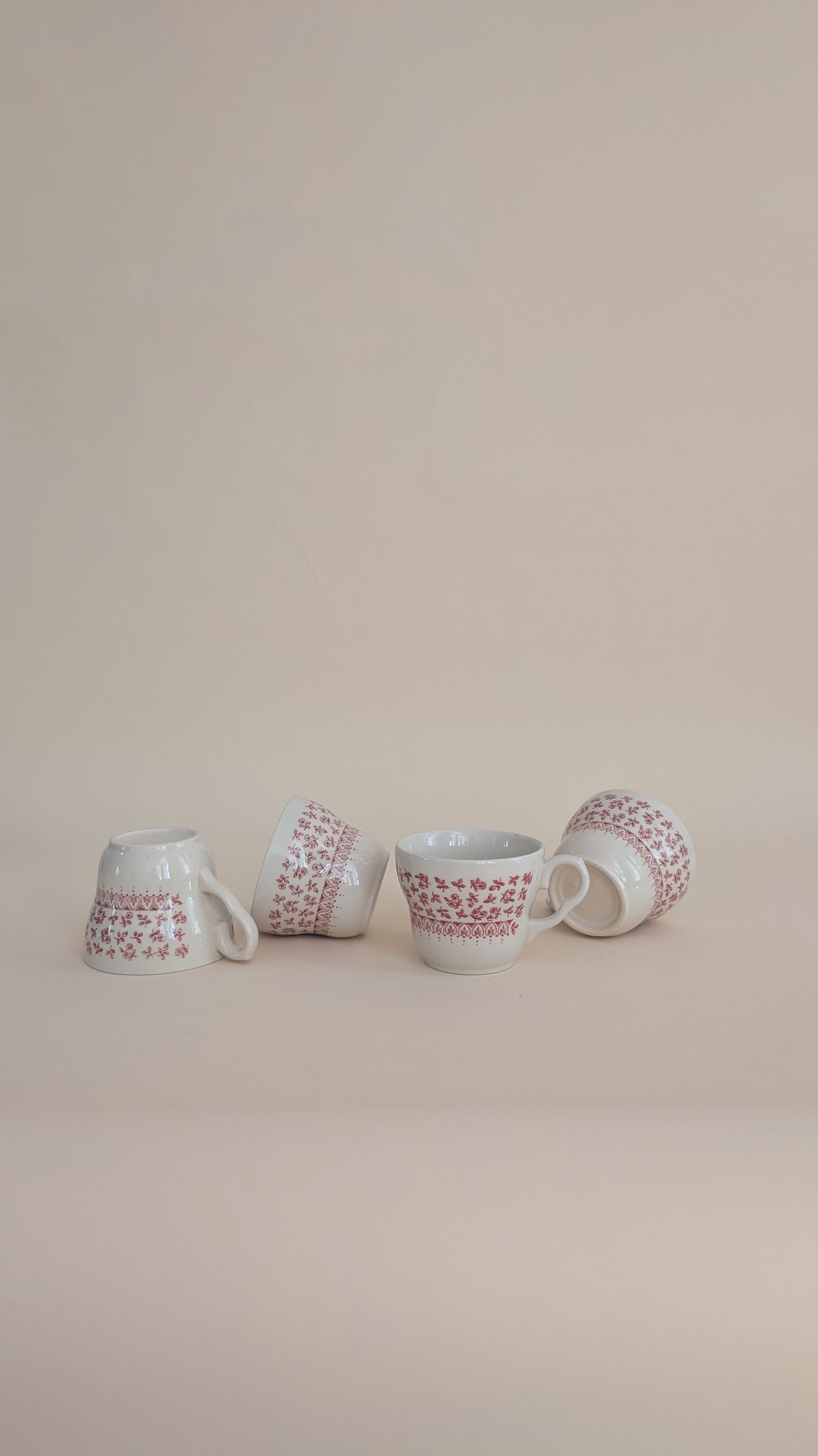 Ensemble de 4 tasses en céramique rouge