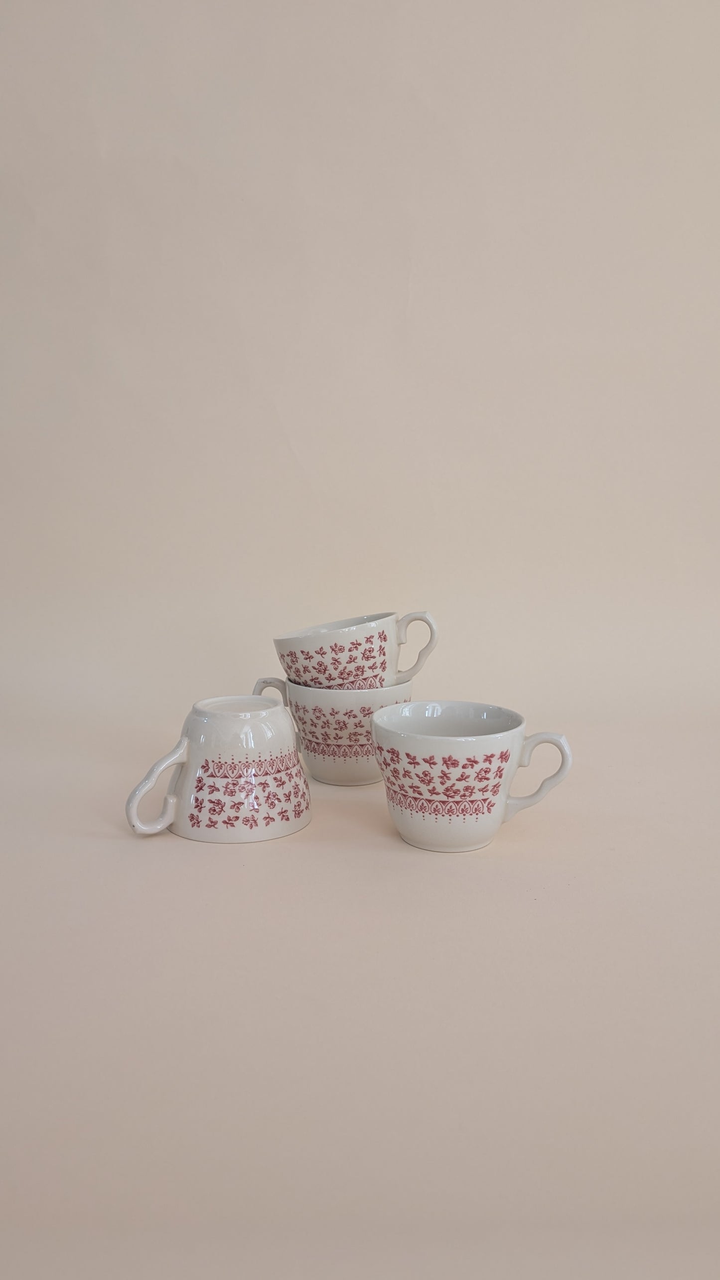 Ensemble de 4 tasses en céramique rouge