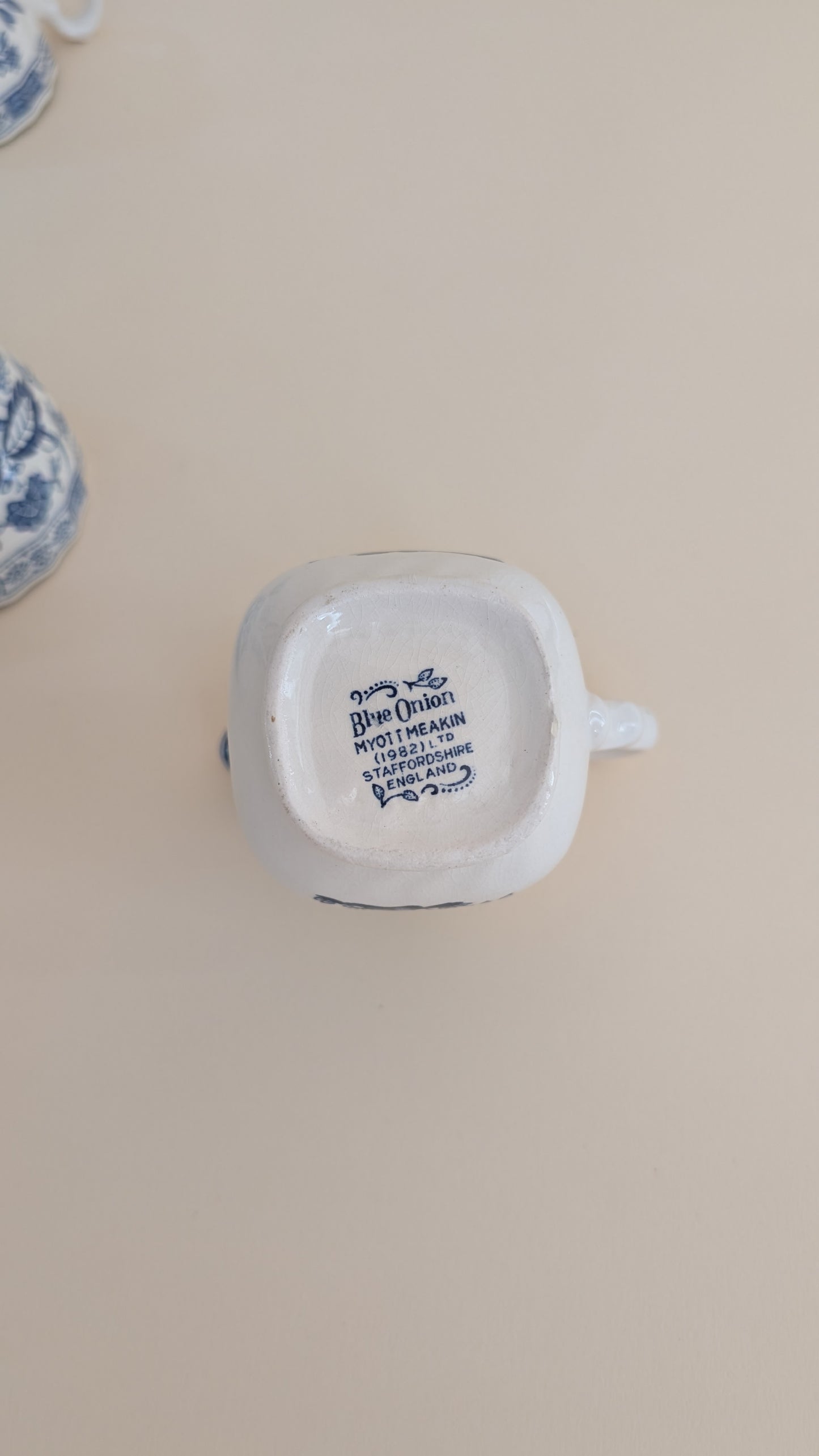 Ensemble de 6 tasses à café et son pot à lait