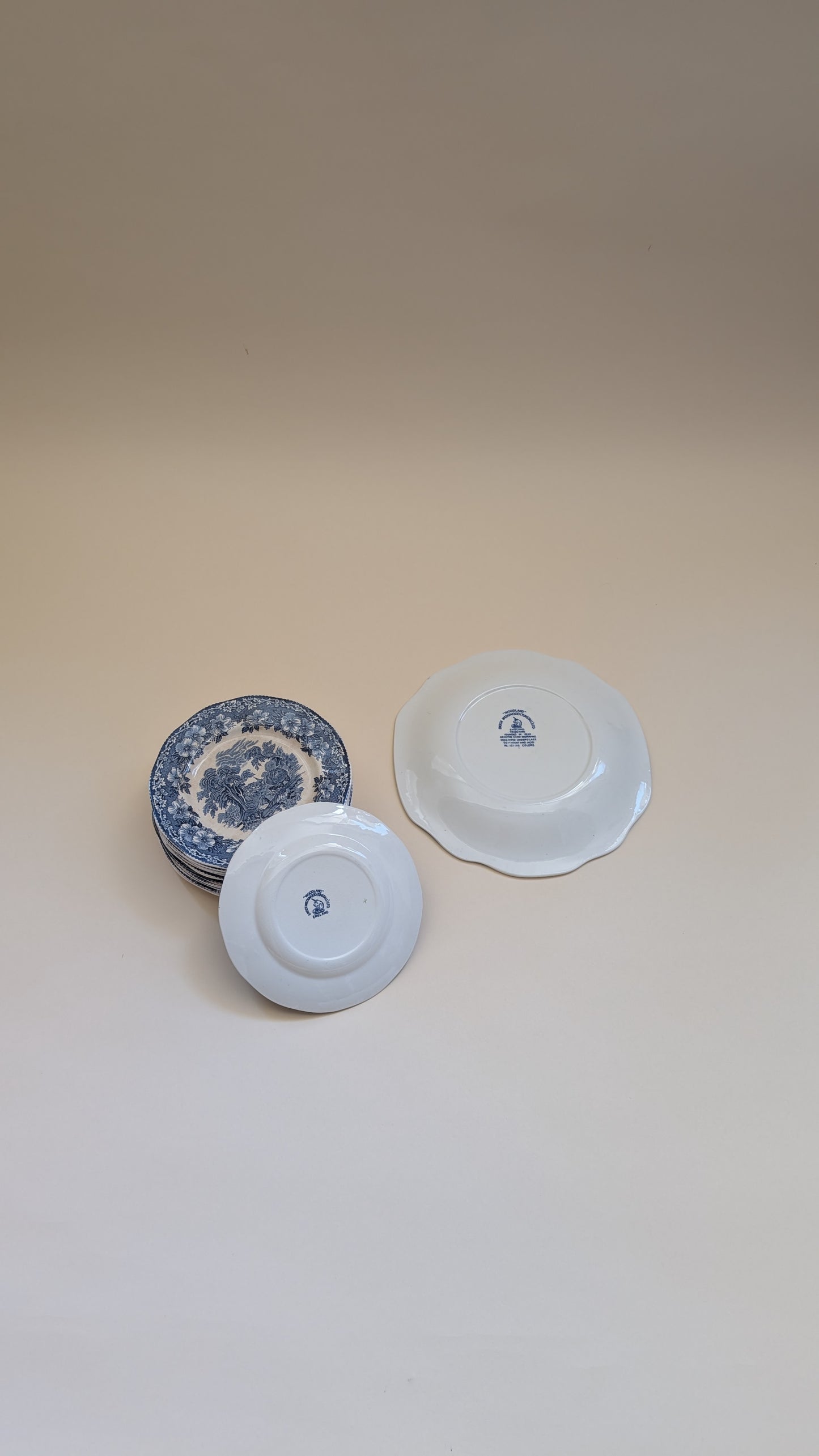 Assiettes à dessert et plat