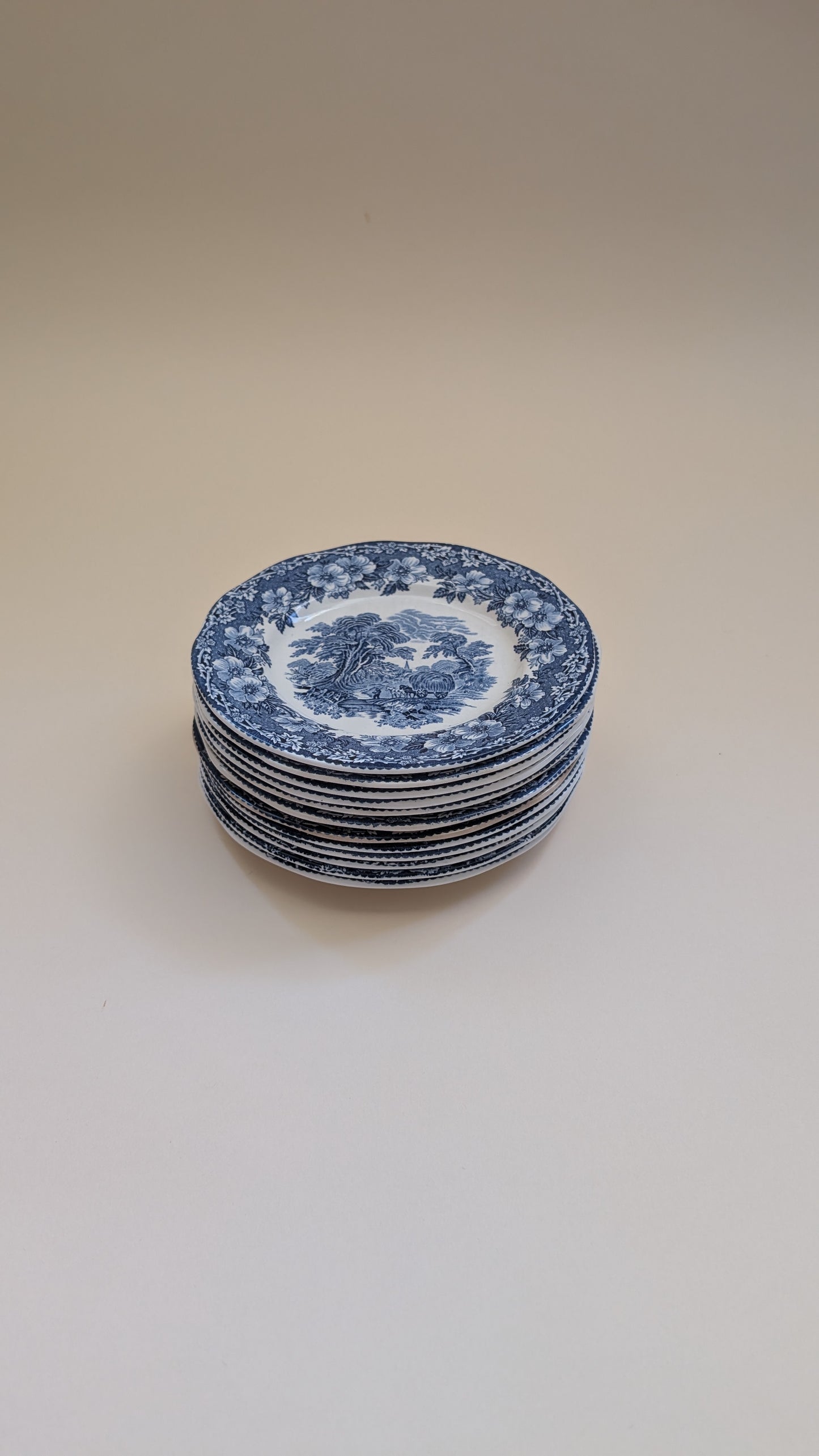 Assiettes à dessert et plat