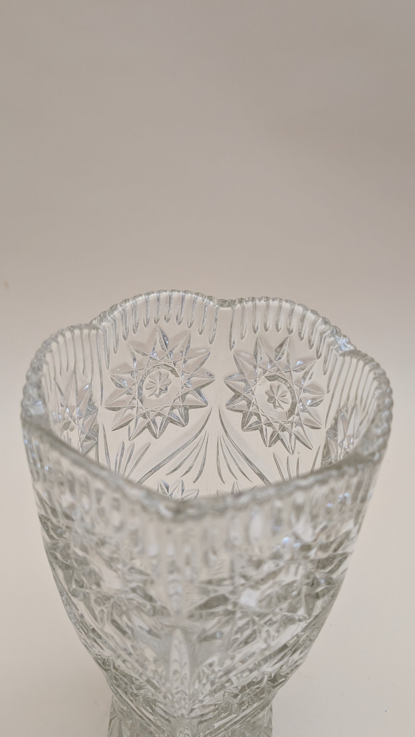 Vase en verre ciselé