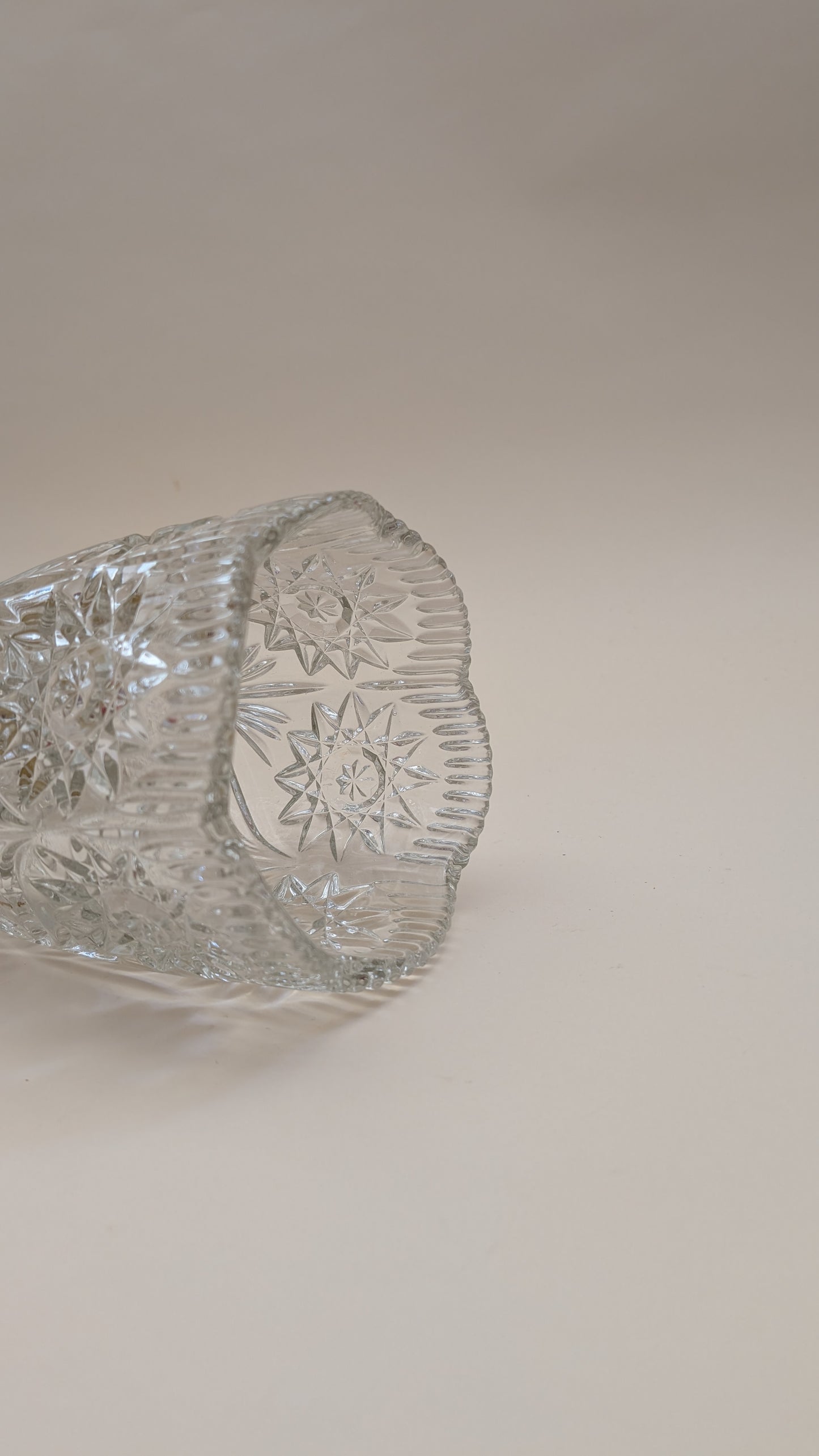 Vase en verre ciselé