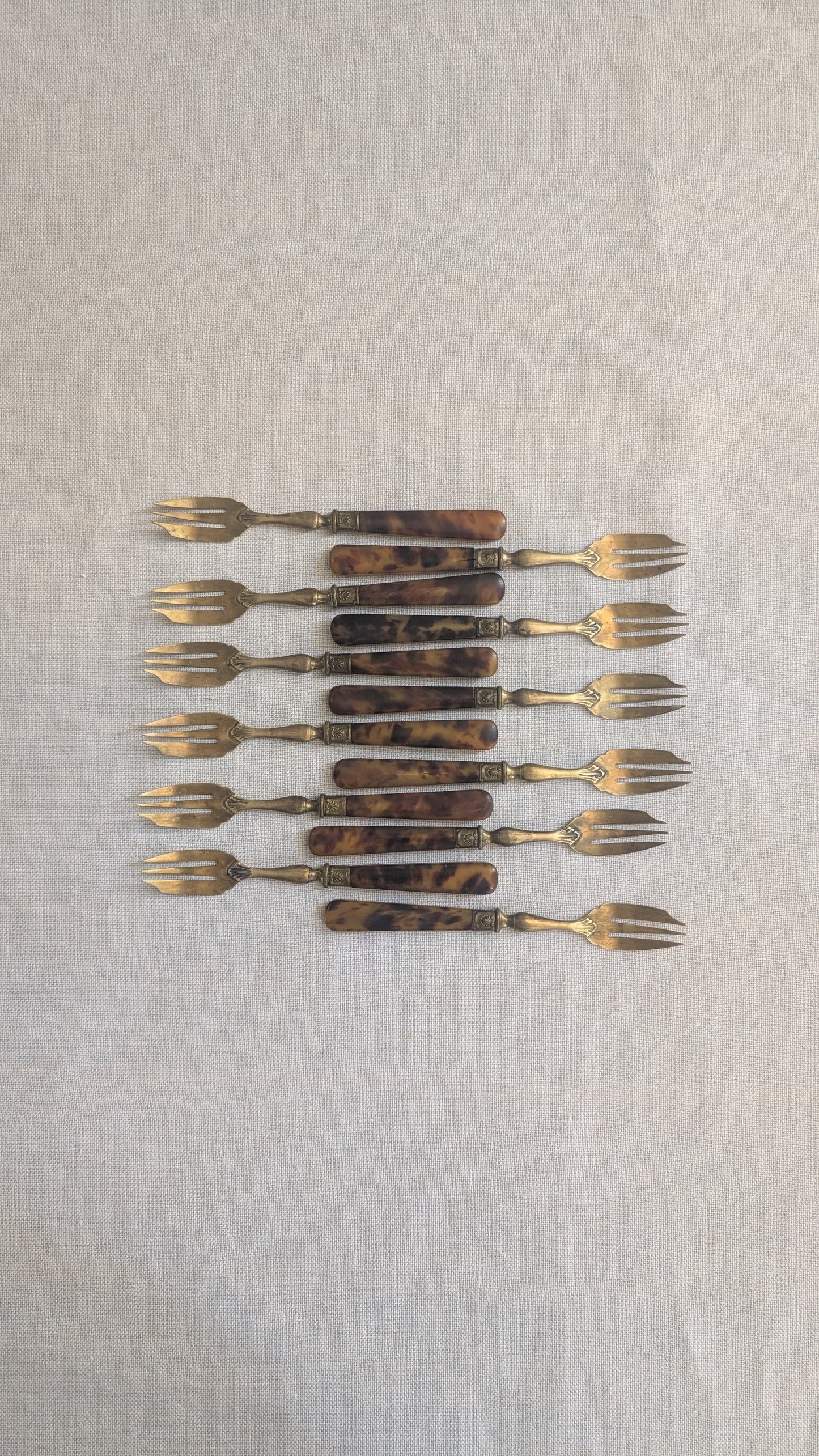 Ensemble de 12 fourchettes à gâteau anciennes